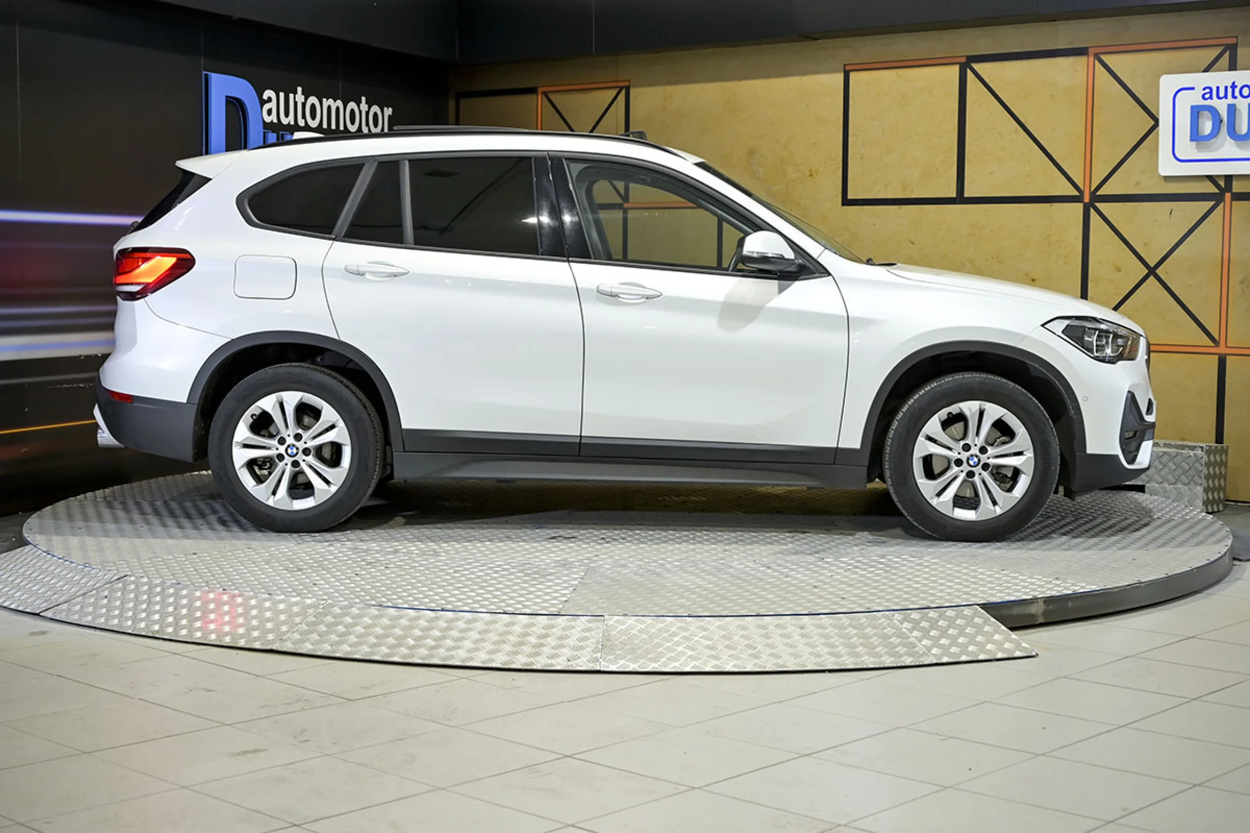 BMW X1 sDrive18dA Corporate - Foto 20