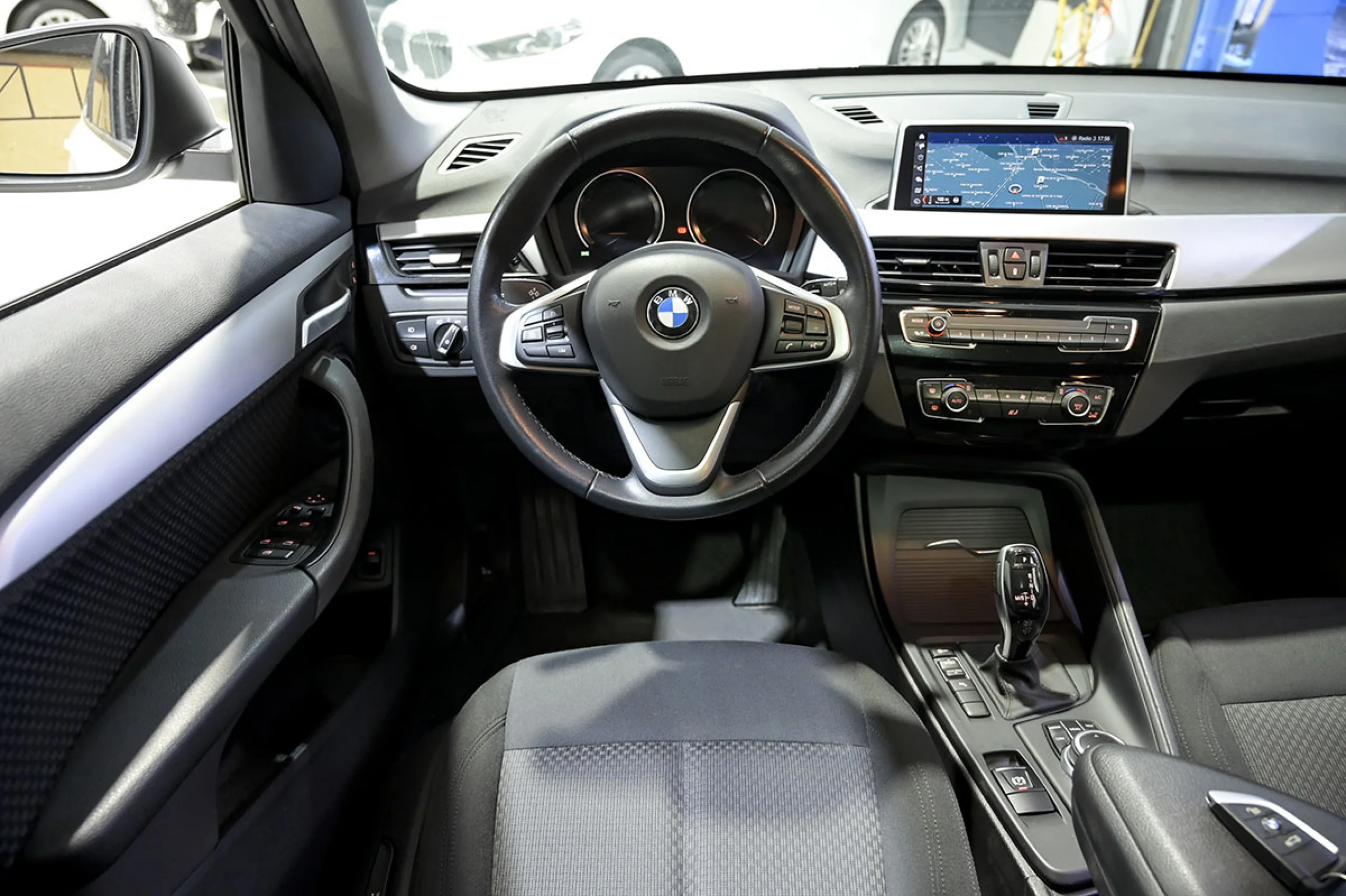 BMW X1 sDrive18dA Corporate - Foto 31