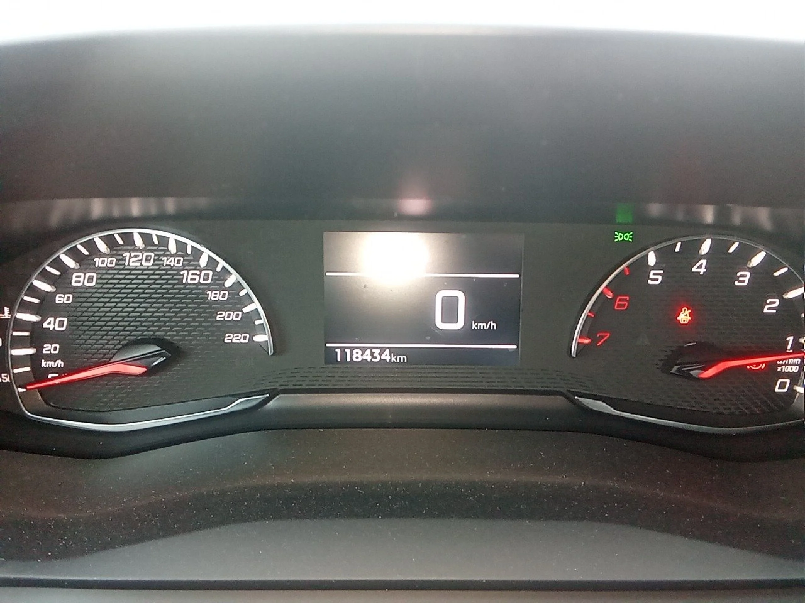 Peugeot 2008 Allure BlueHDI 81kW (110CV) - Foto 8