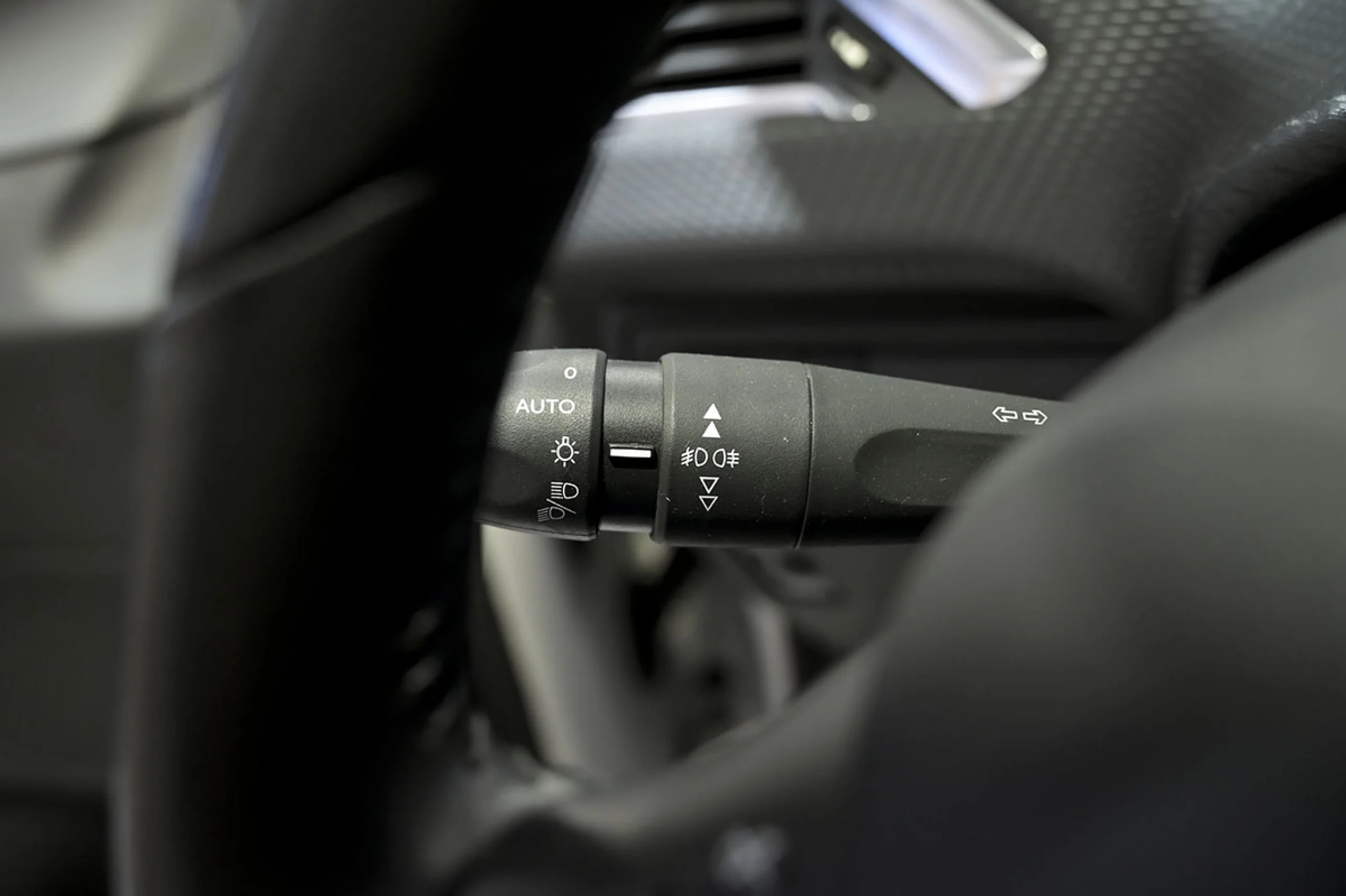 Peugeot 208 5P Signature BlueHDi 73KW 100CV - Foto 24