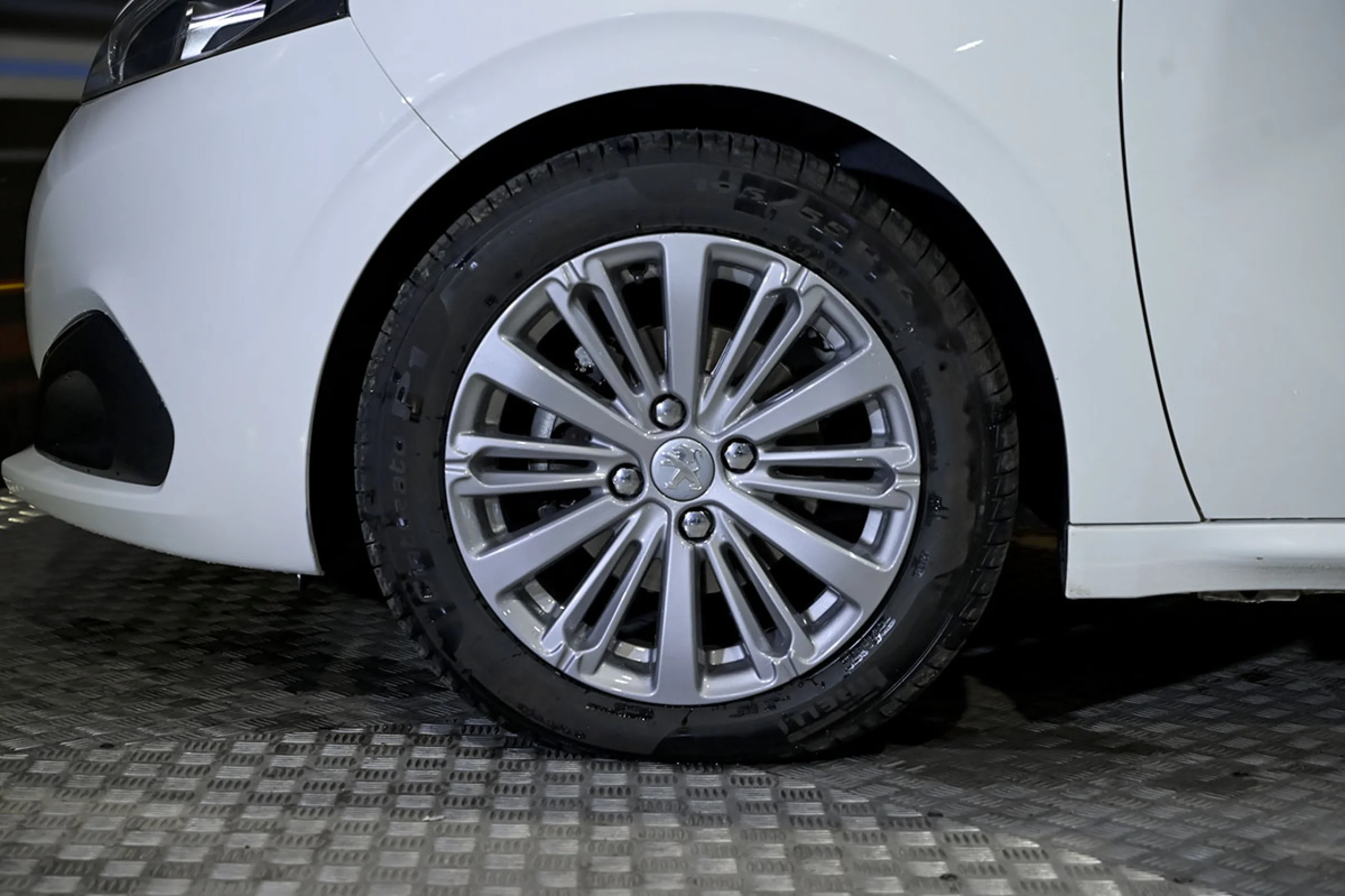 Peugeot 208 5P Signature BlueHDi 73KW 100CV - Foto 13