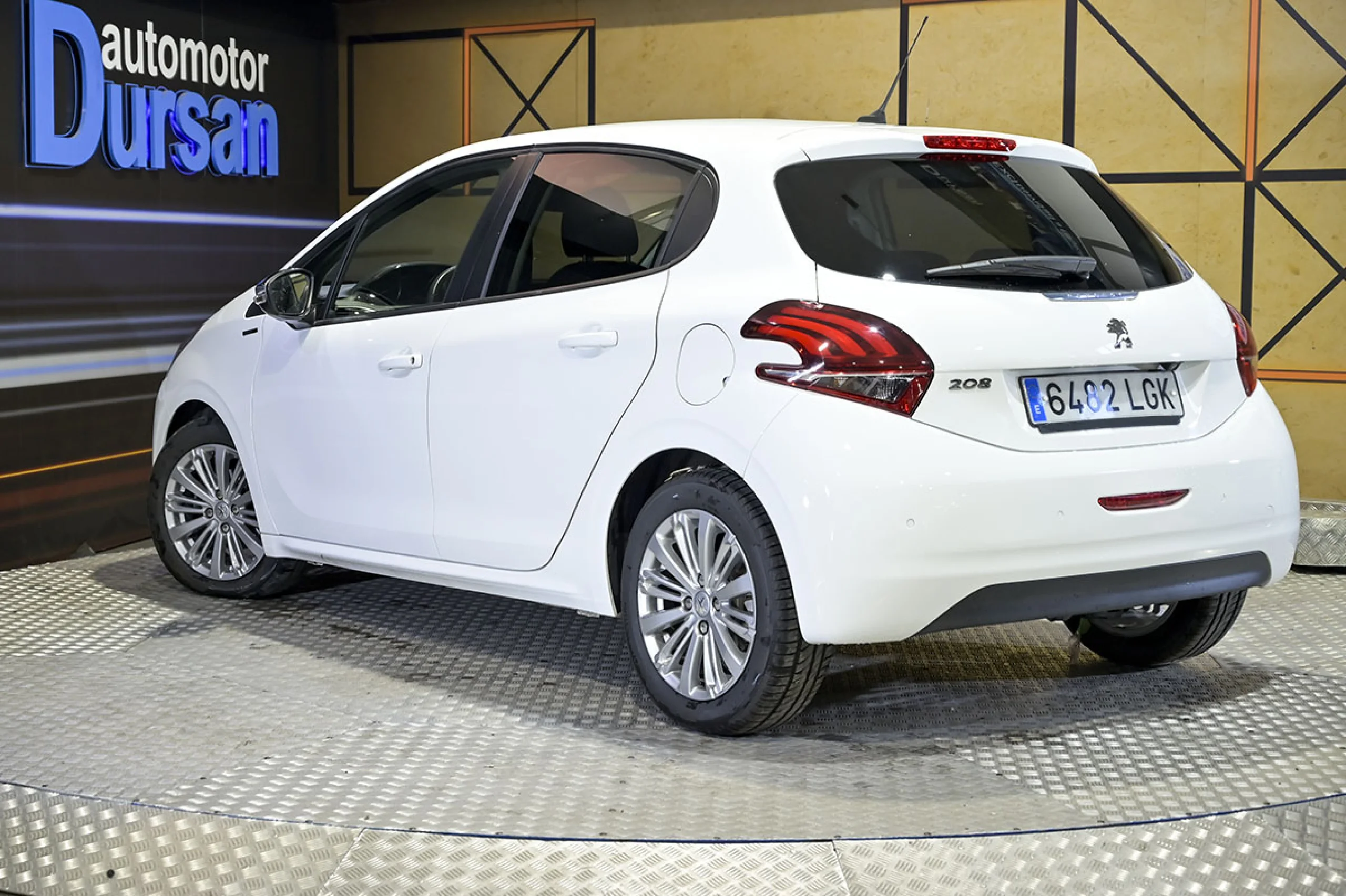Peugeot 208 5P Signature BlueHDi 73KW 100CV - Foto 4