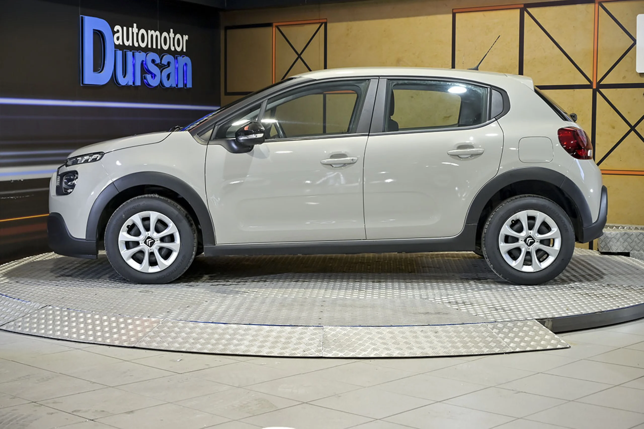 Citroen C3 BlueHDi 75KW 100CV SS Live Pack - Foto 18