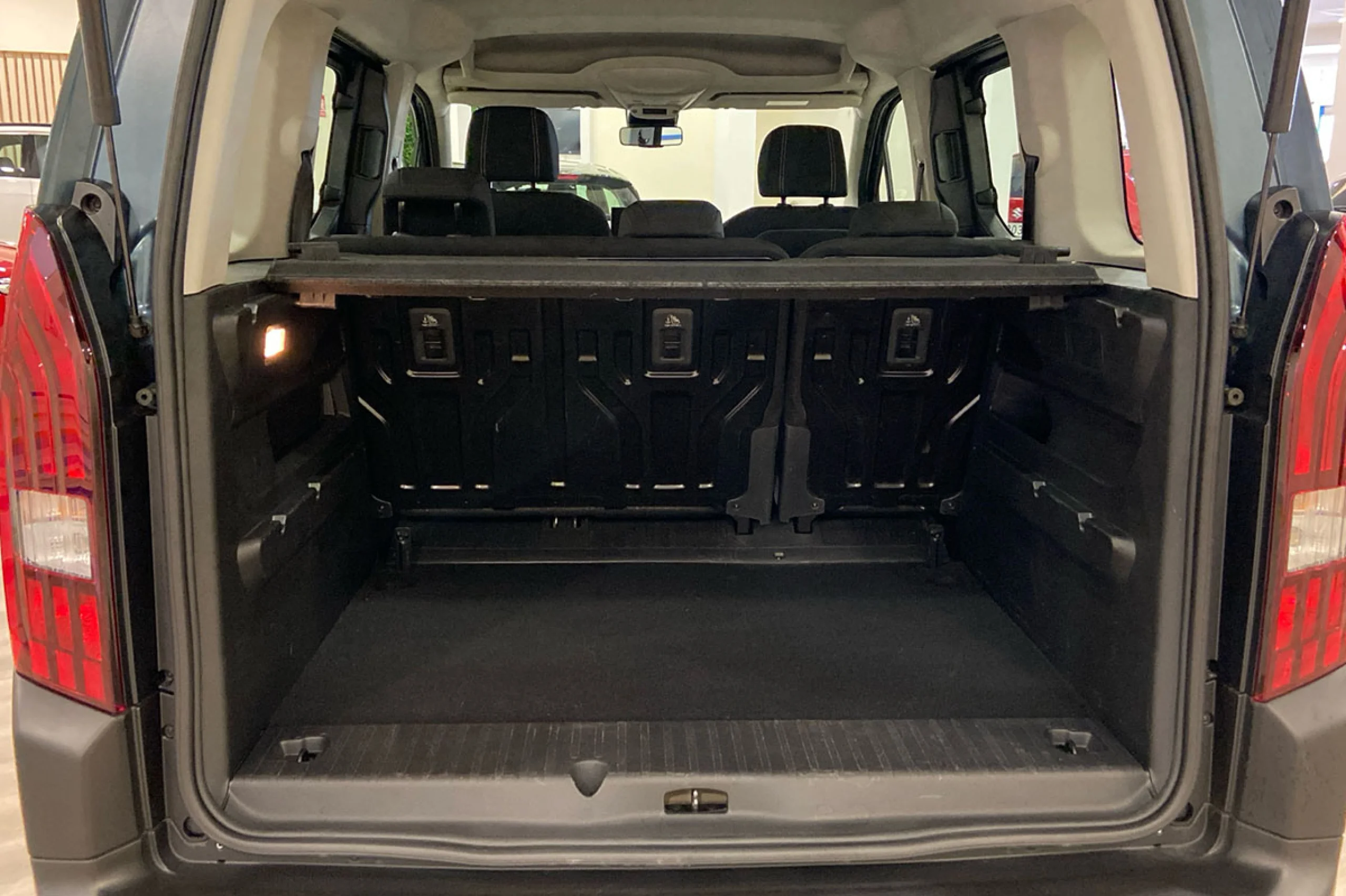 Peugeot Rifter Allure Business Standard BlueHDi 96kW - Foto 12