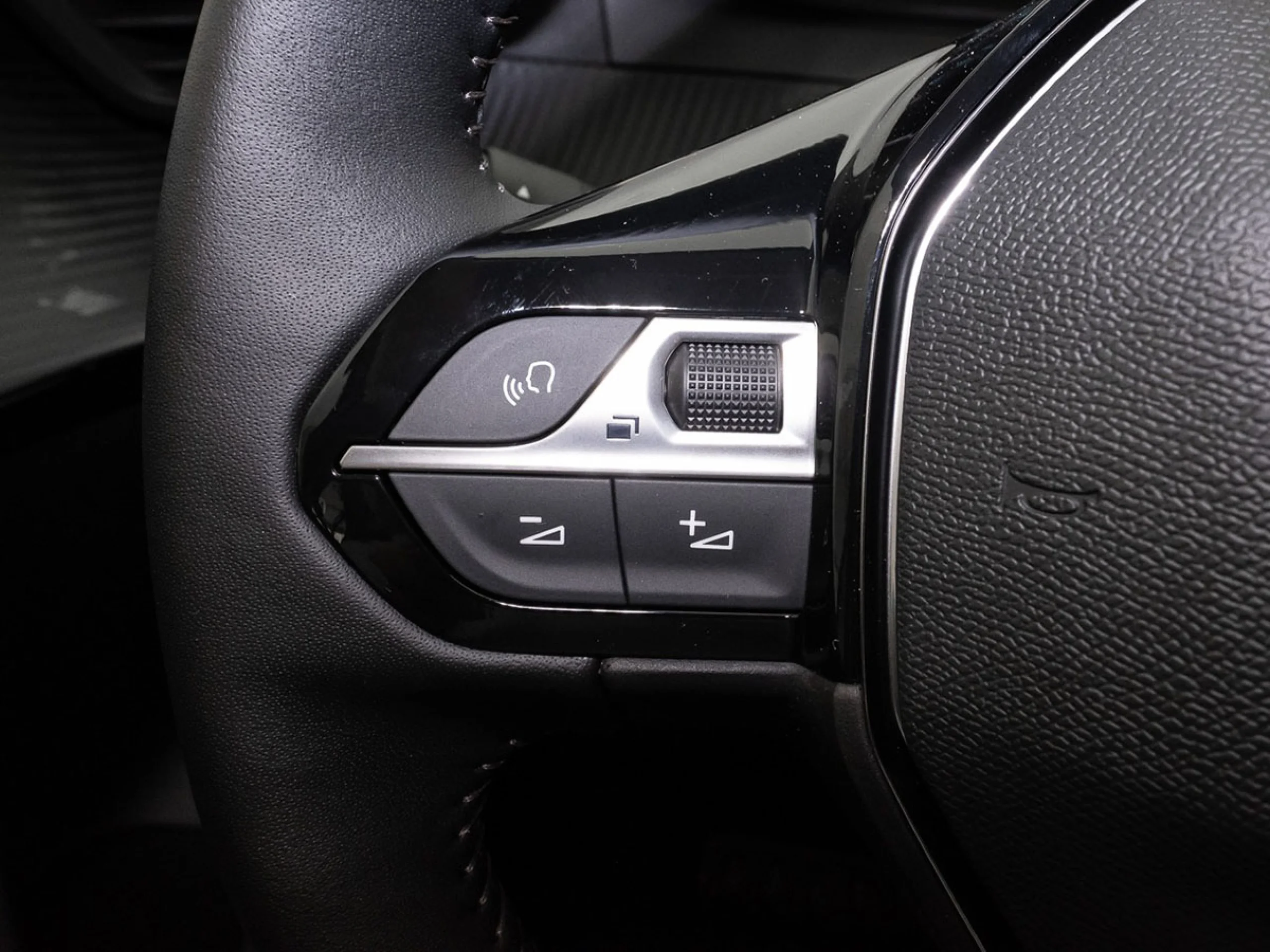 Peugeot 208 e-208 Active Electrico 136 100 Kw - Foto 15