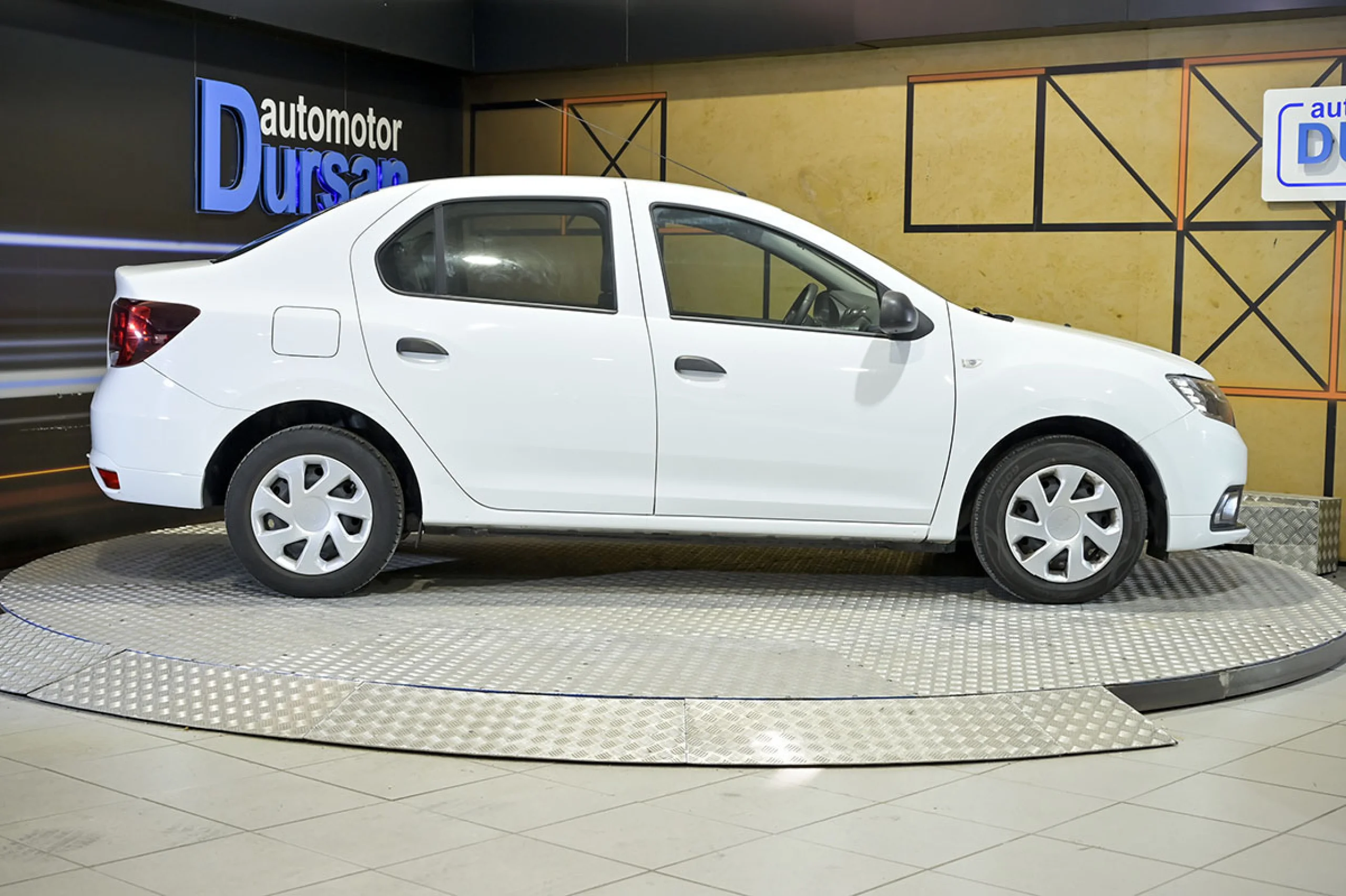Dacia Logan Essential TCE 66kW 90CV GLP  18 - Foto 19