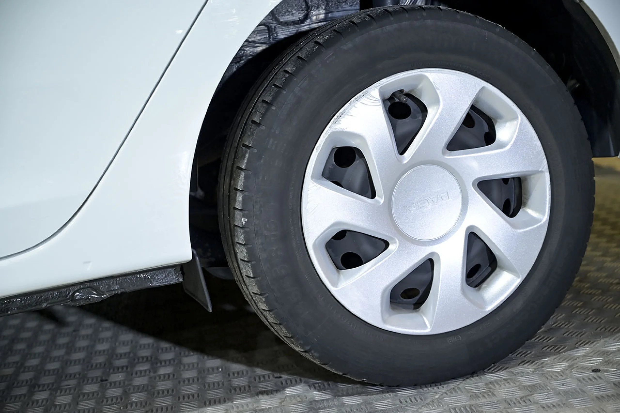 Dacia Logan Essential TCE 66kW 90CV GLP  18 - Foto 14