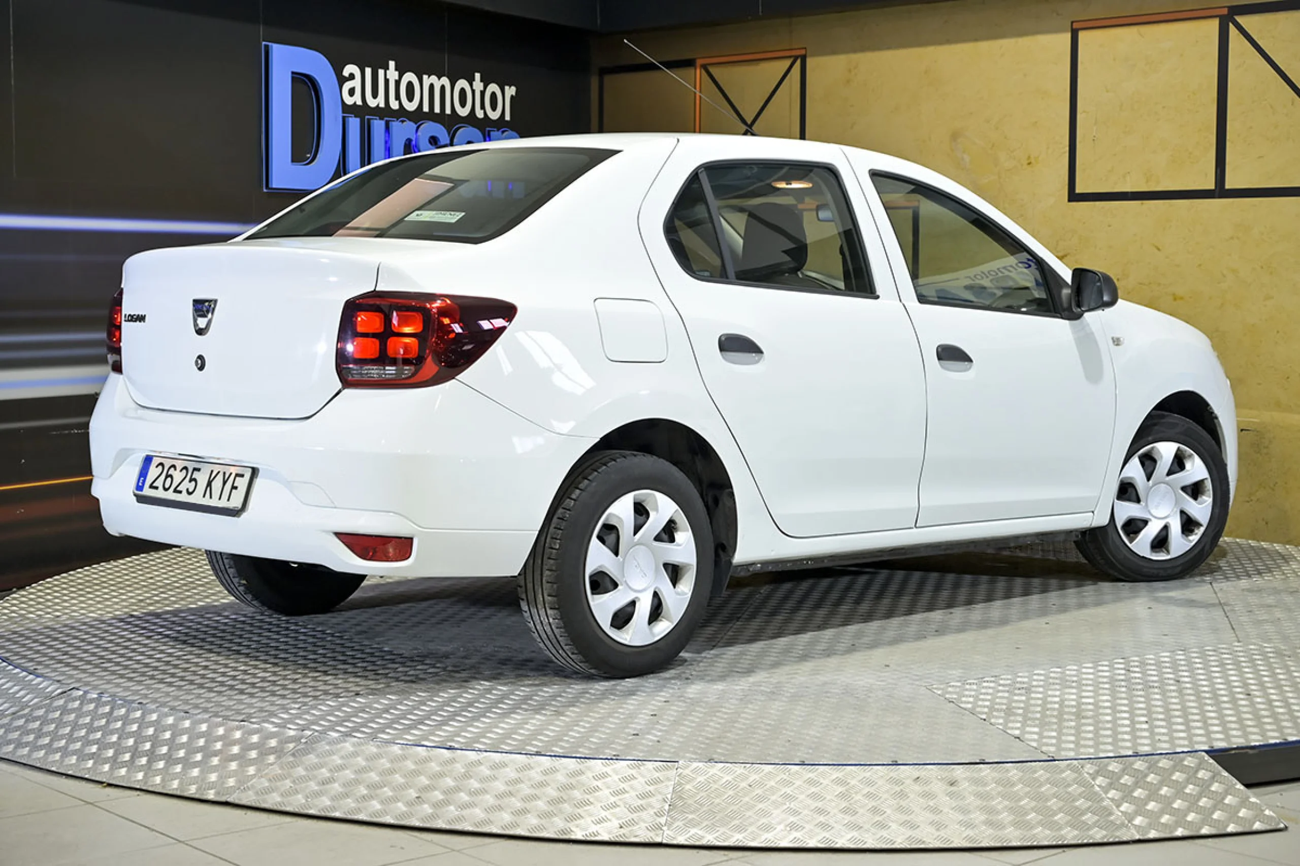 Dacia Logan Essential TCE 66kW 90CV GLP  18 - Foto 5