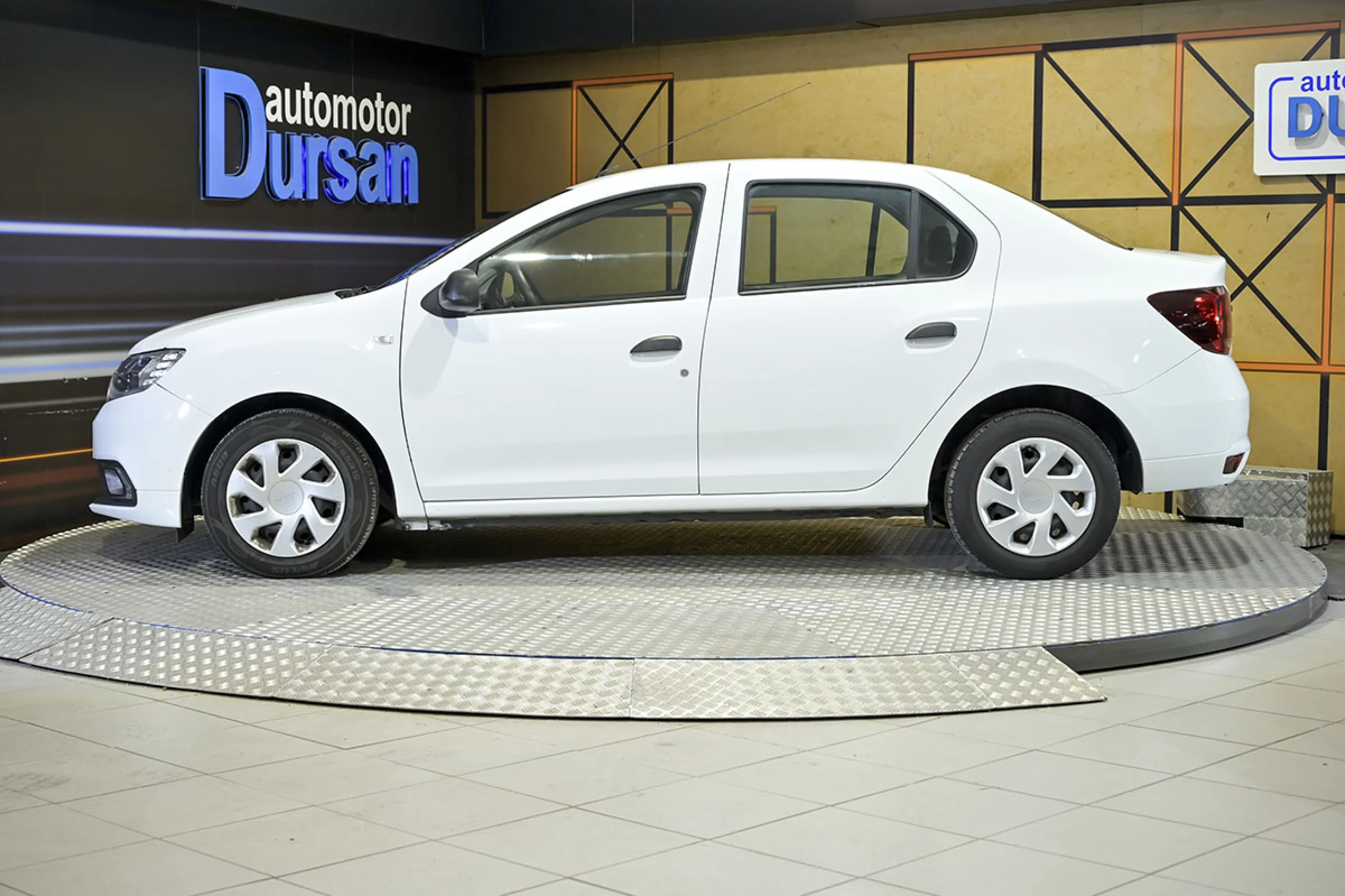 Dacia Logan Essential TCE 66kW 90CV GLP  18 - Foto 18