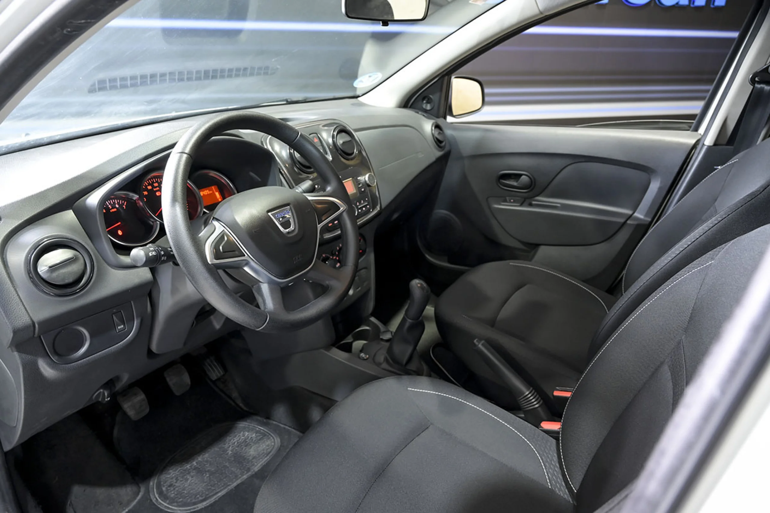 Dacia Logan Essential TCE 66kW 90CV GLP  18 - Foto 6