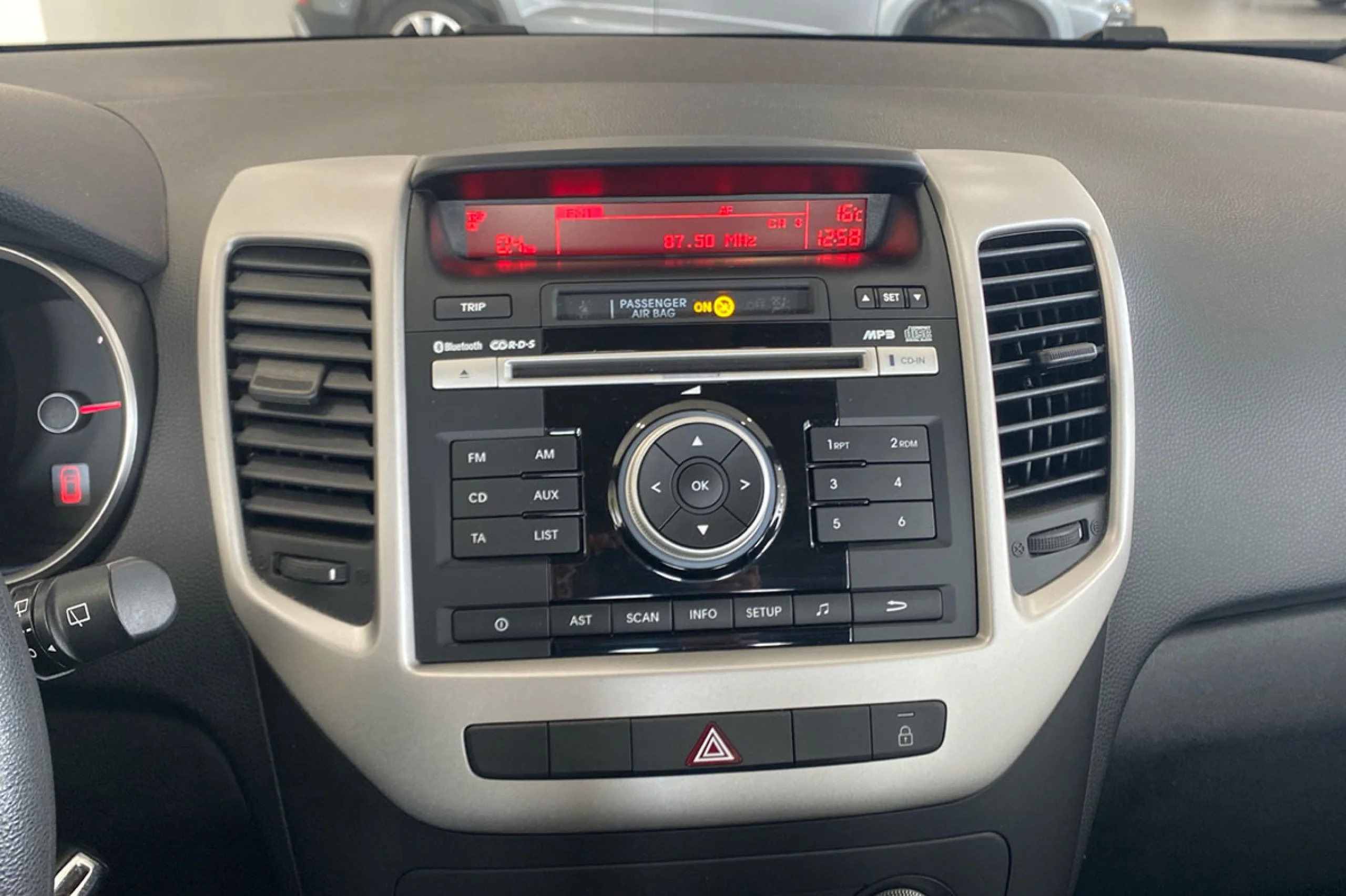 Kia Venga 1.4 CVVT 90CV Concept - Foto 9