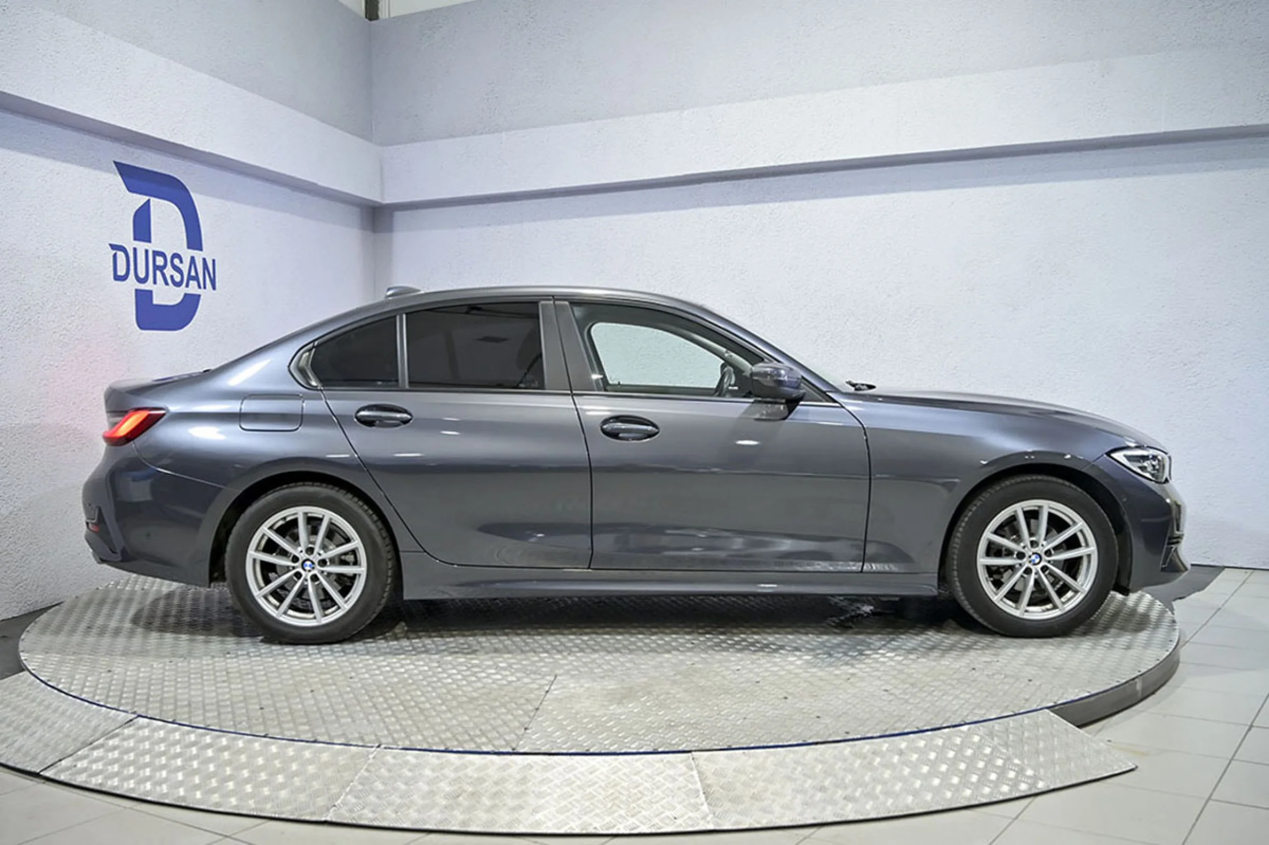 BMW 318 Serie 3 318dA Business - Foto 18