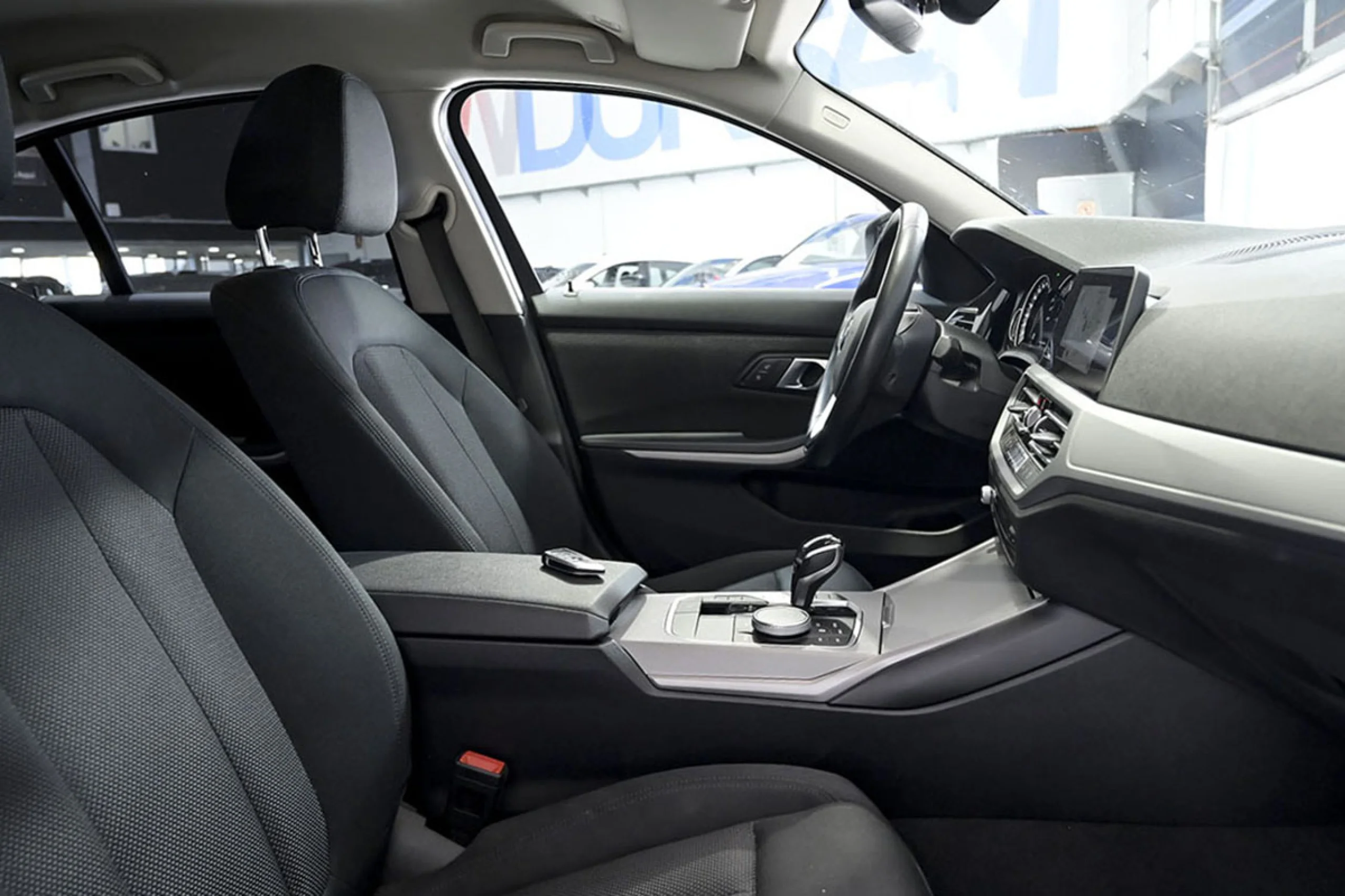 BMW 318 Serie 3 318dA Business - Foto 28