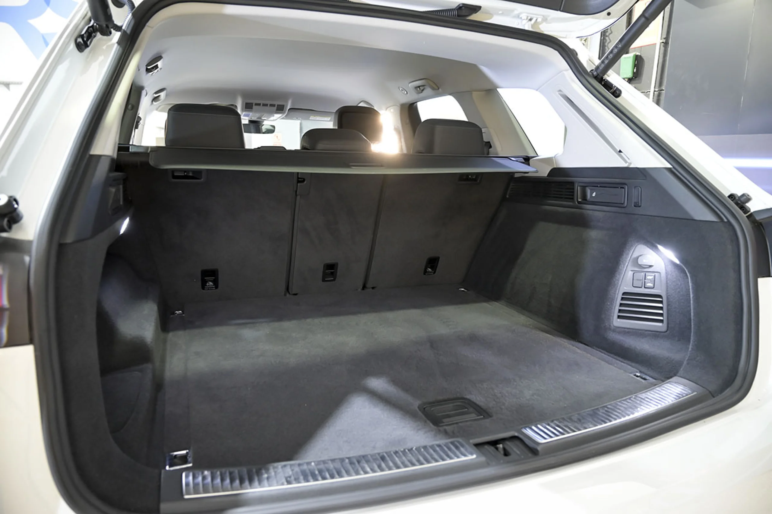 Volkswagen Touareg Prem Eleg 3.0 V6 TDI 170kW Tip 4M - Foto 12