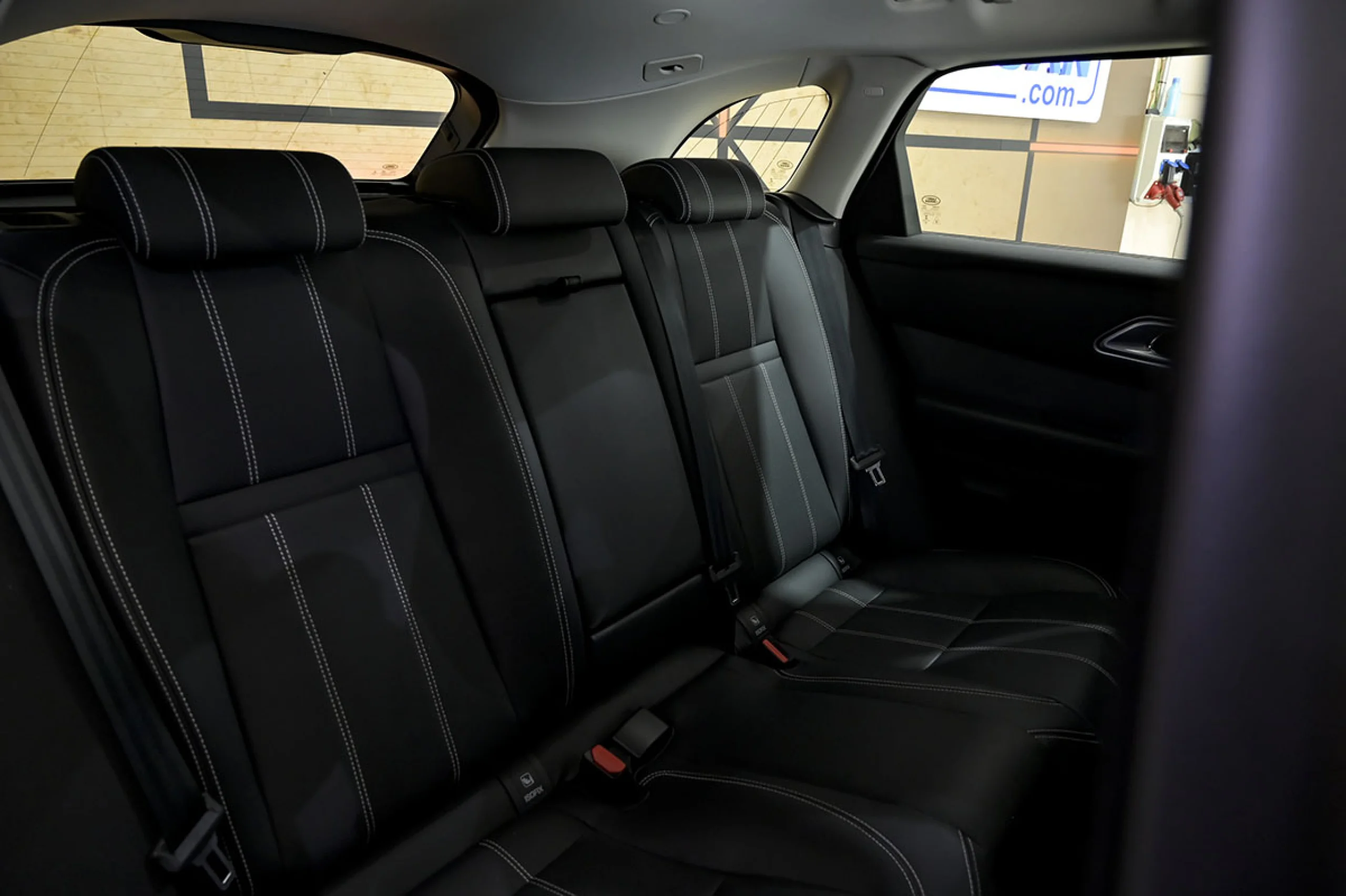 Land Rover Range Rover Velar 2.0D I4 150kW 204CV S 4WD Auto - Foto 11