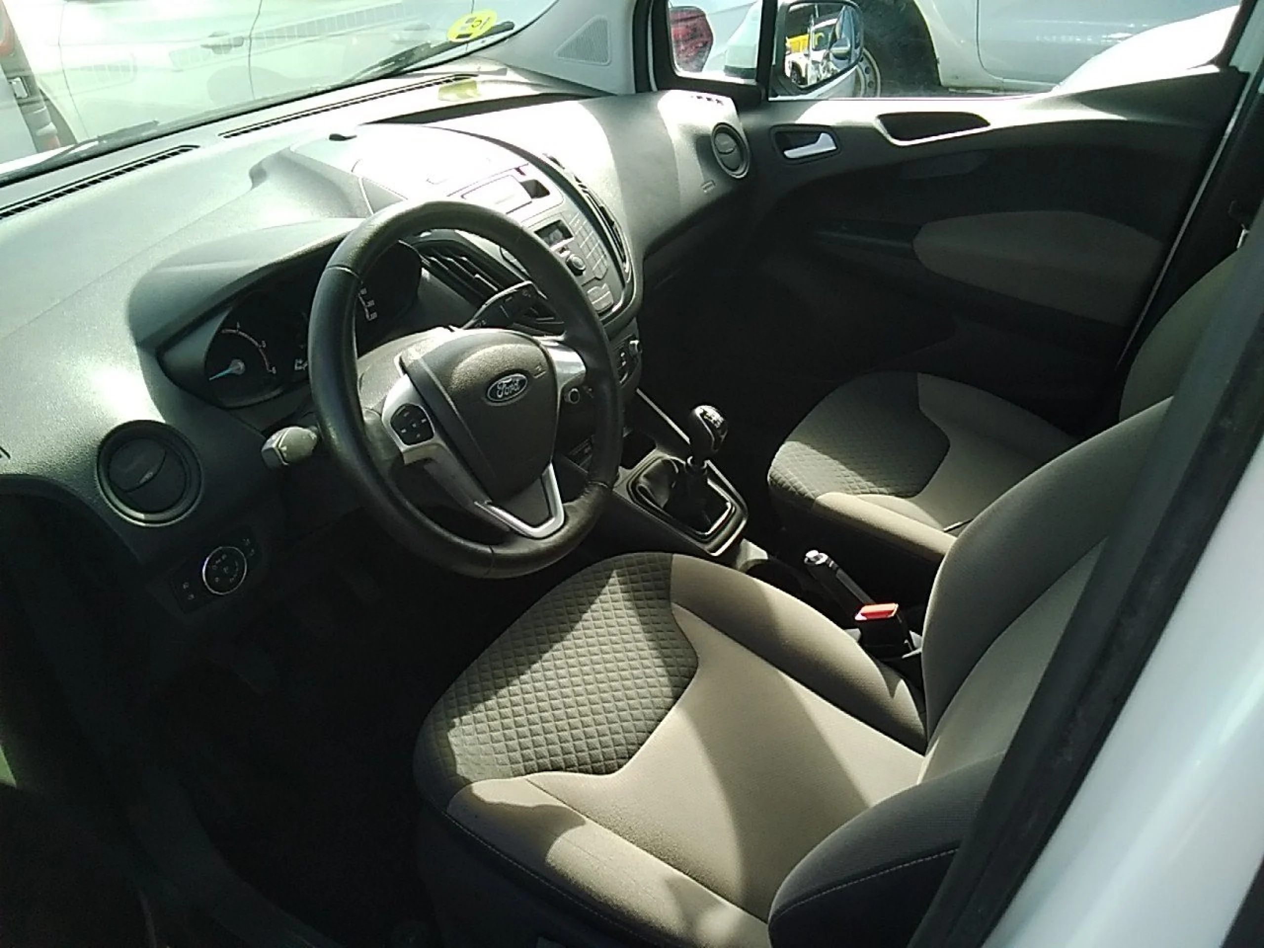 Ford Transit Courier Kombi 1.5 TDCi 71kW Trend - Foto 7