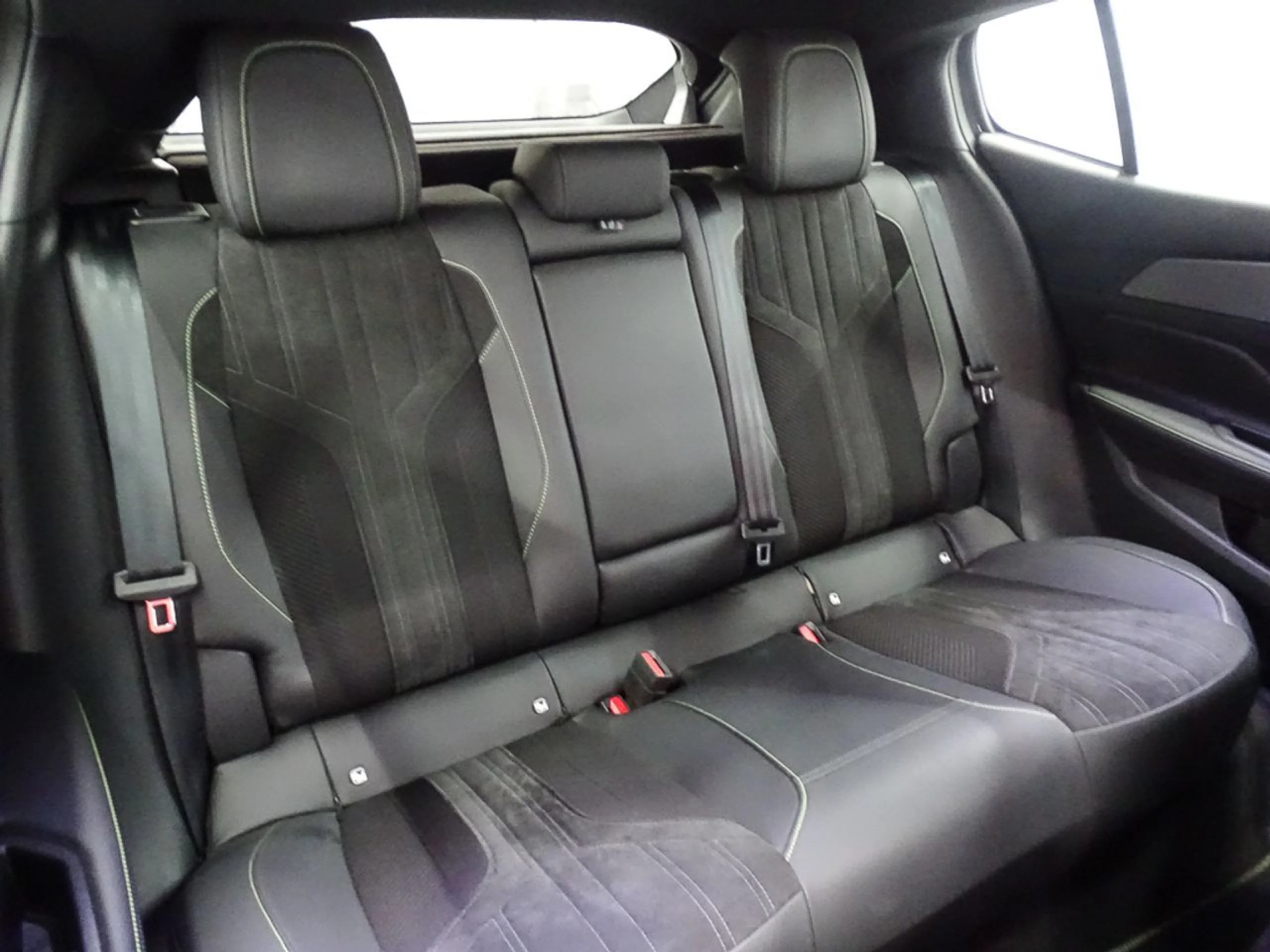 Peugeot 408 408 GT PHEV 225 eEAT8 - Foto 16