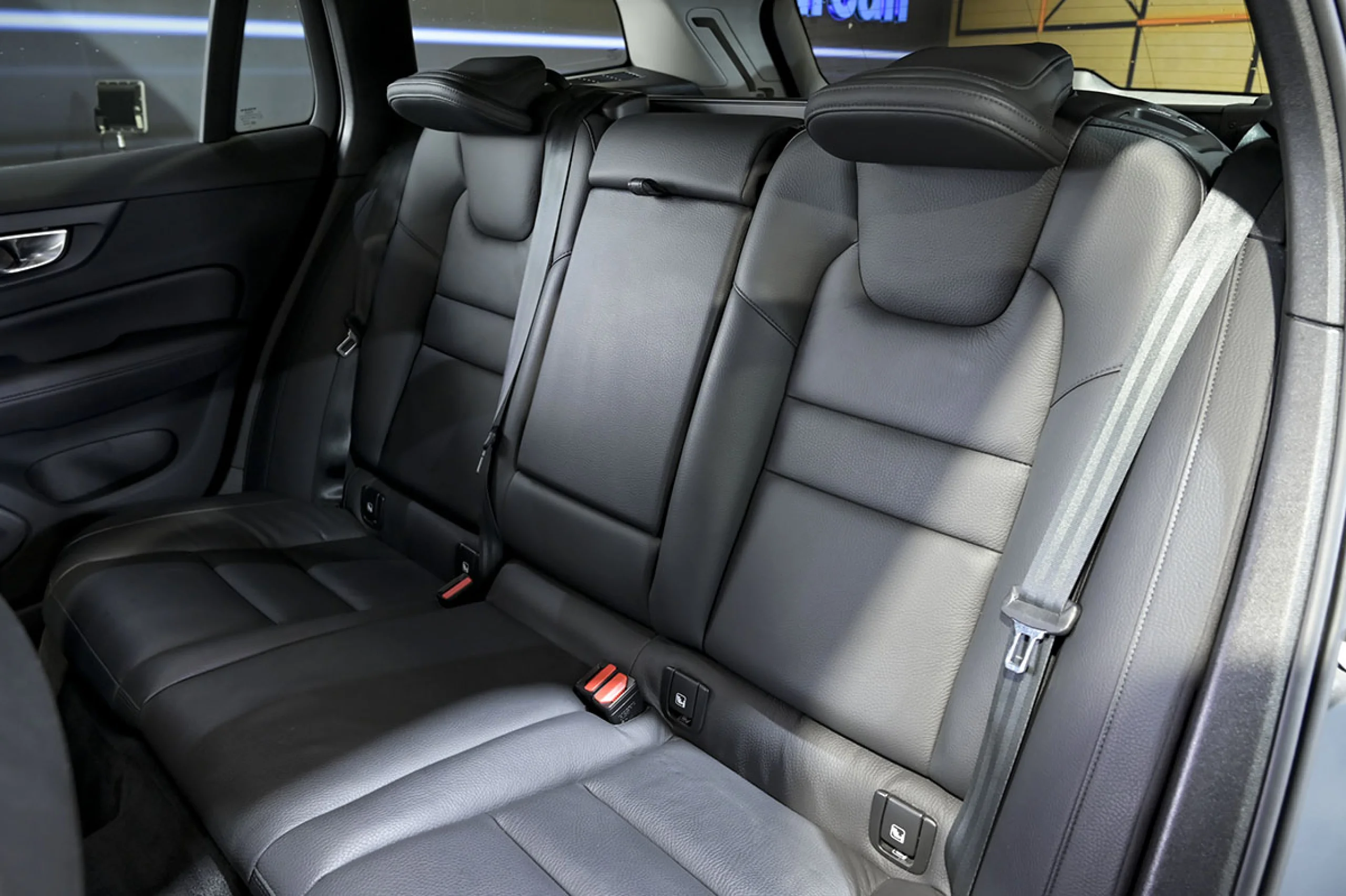 Volvo V60 2.0 B4 D Plus Dark Auto - Foto 17