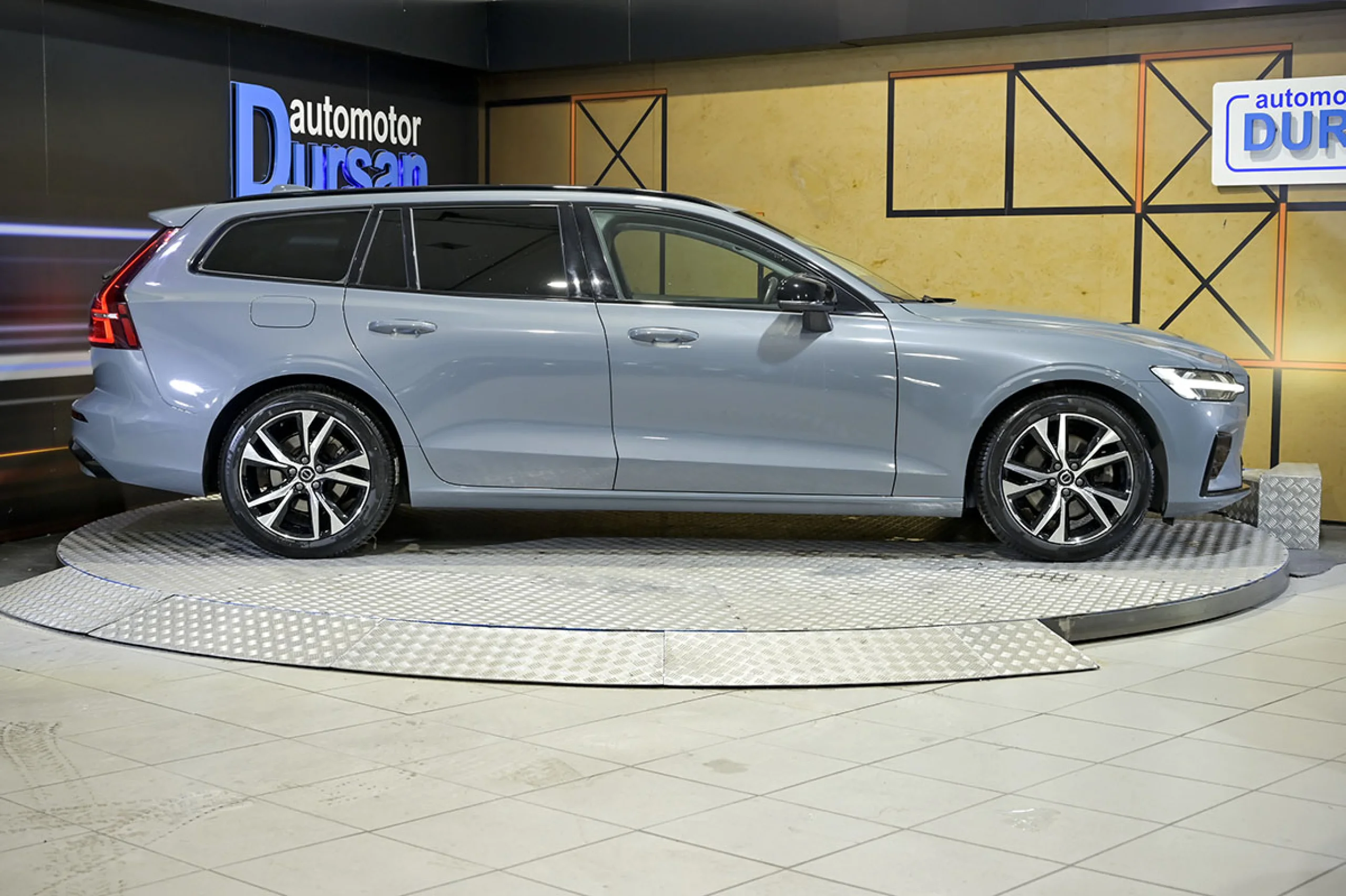 Volvo V60 2.0 B4 D Plus Dark Auto - Foto 20