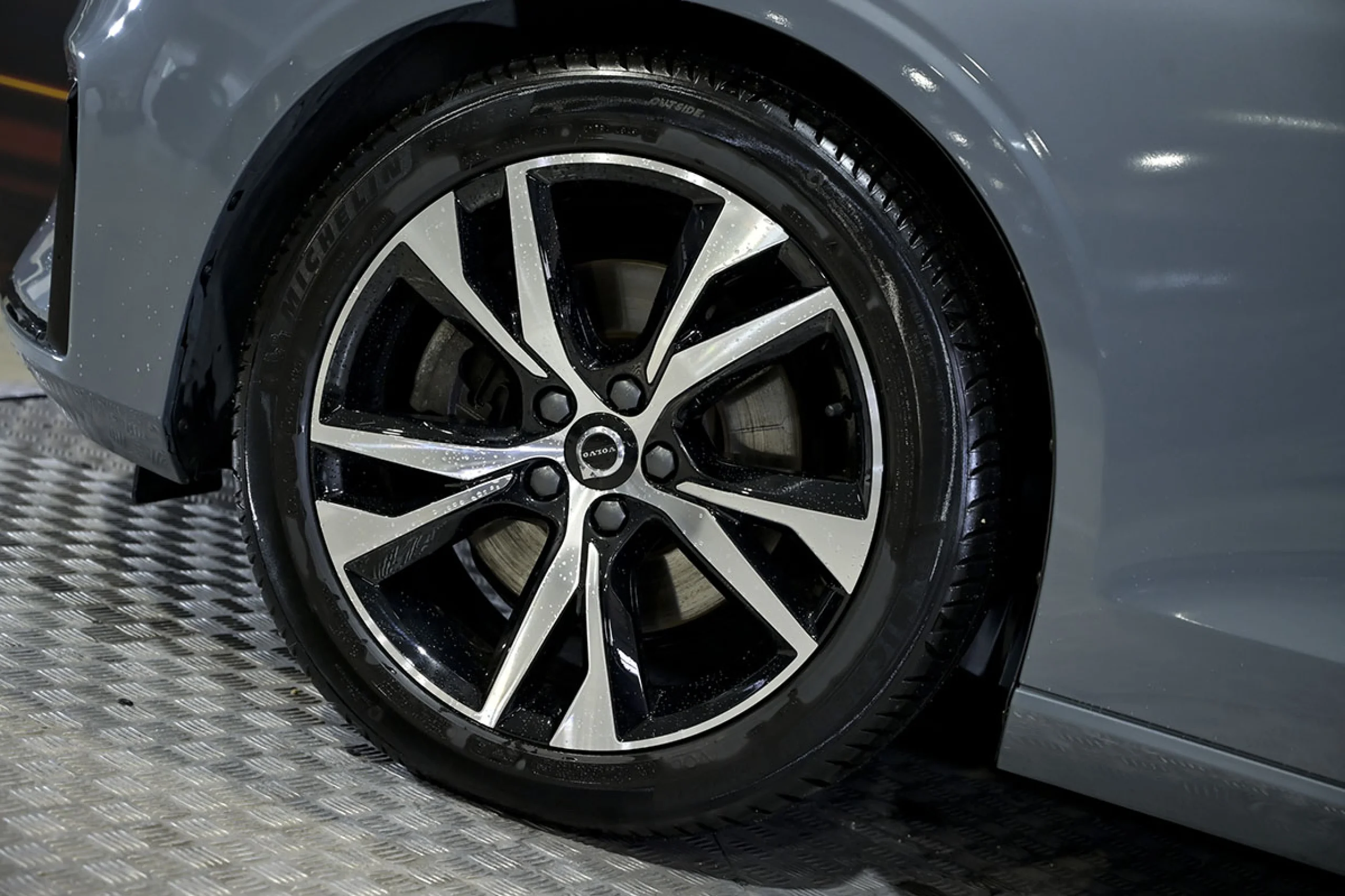 Volvo V60 2.0 B4 D Plus Dark Auto - Foto 14