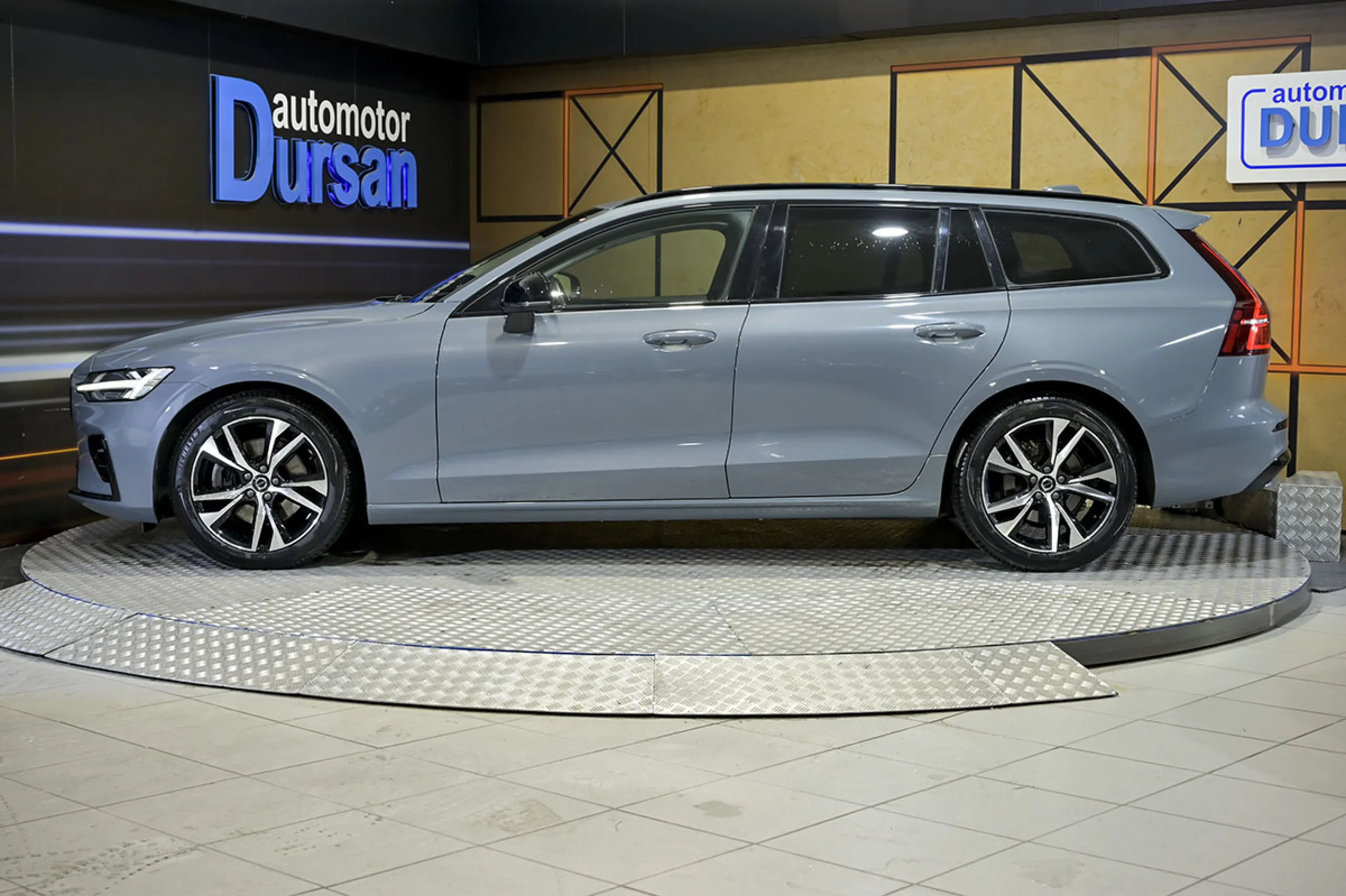 Volvo V60 2.0 B4 D Plus Dark Auto - Foto 19