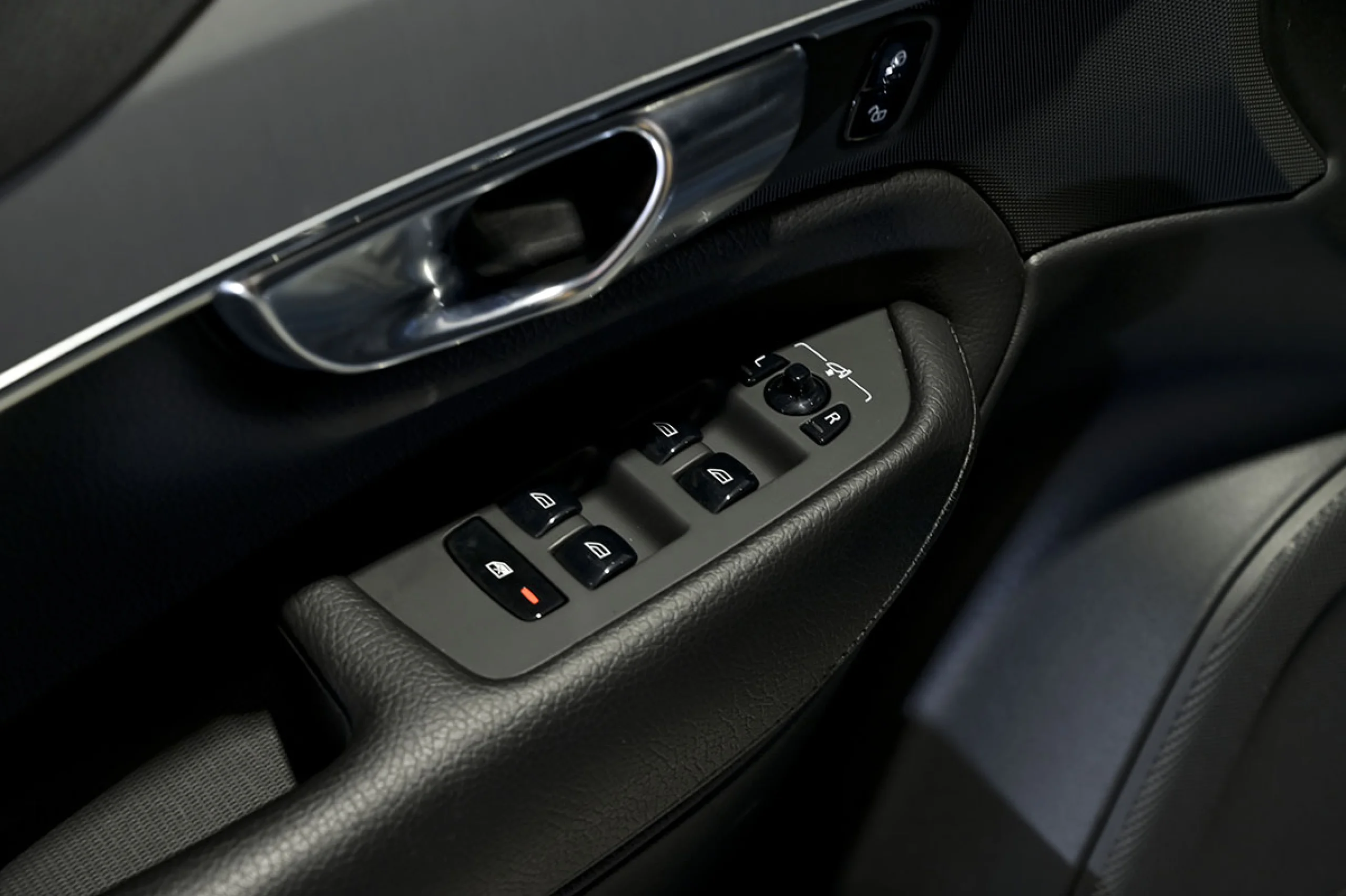 Volvo XC 90 XC90 2.0 B5 D AWD Momentum Pro Auto - Foto 32