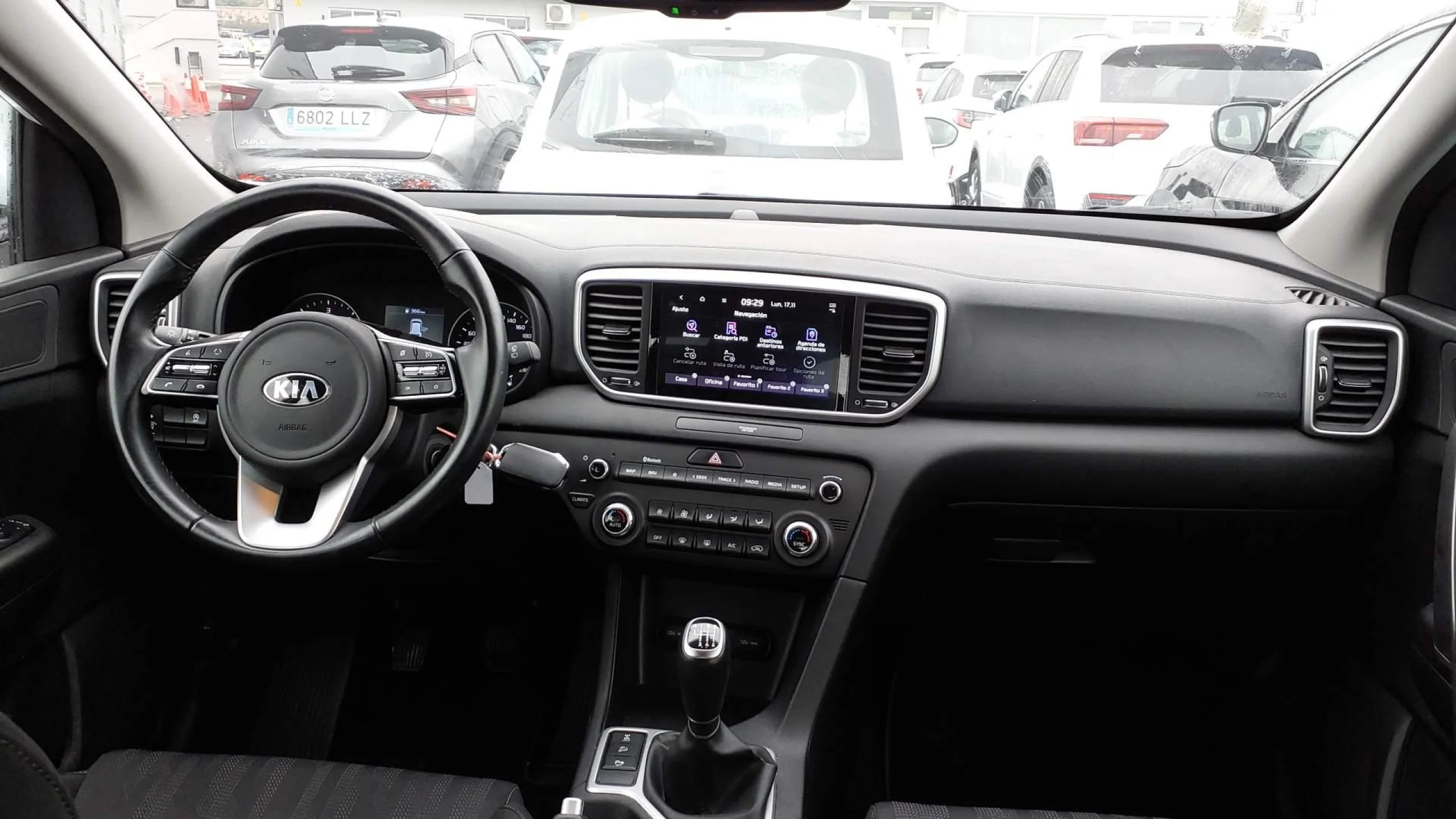 Kia Sportage 1.6 MHEV Business 100kW (136CV) 4x4 - Foto 8