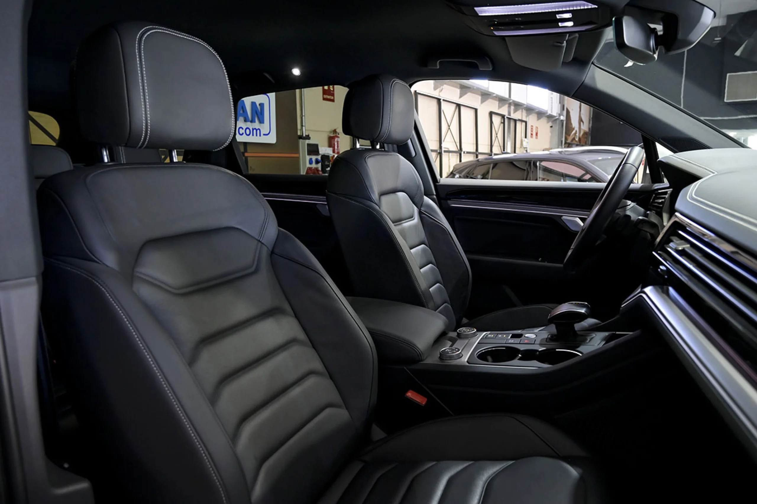 Volkswagen Touareg Prem Eleg 3.0 V6 TDI 210kW Tip 4M - Foto 31