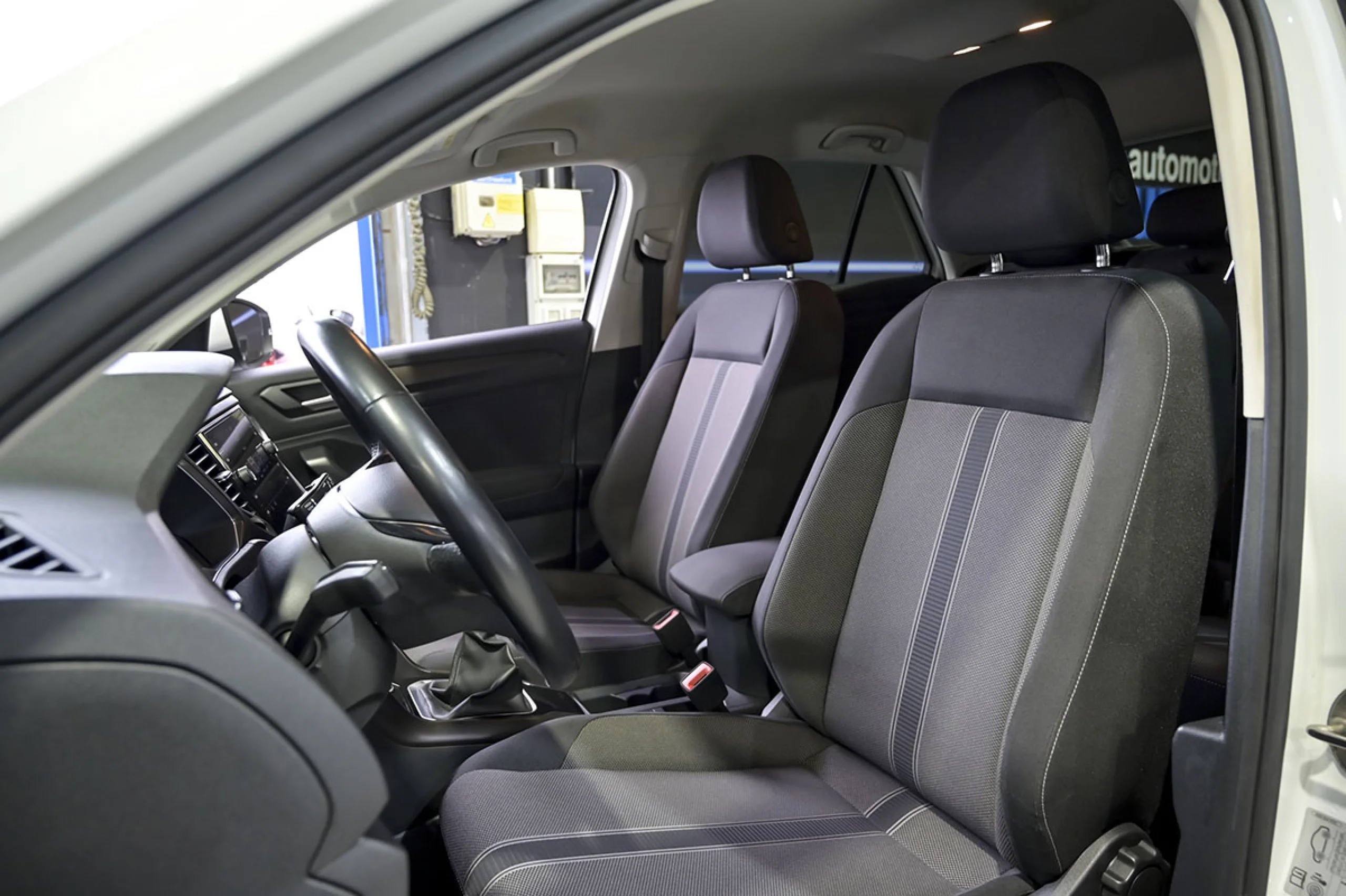 Volkswagen T-Roc Advance 1.0 TSI 85kW 115CV - Foto 9