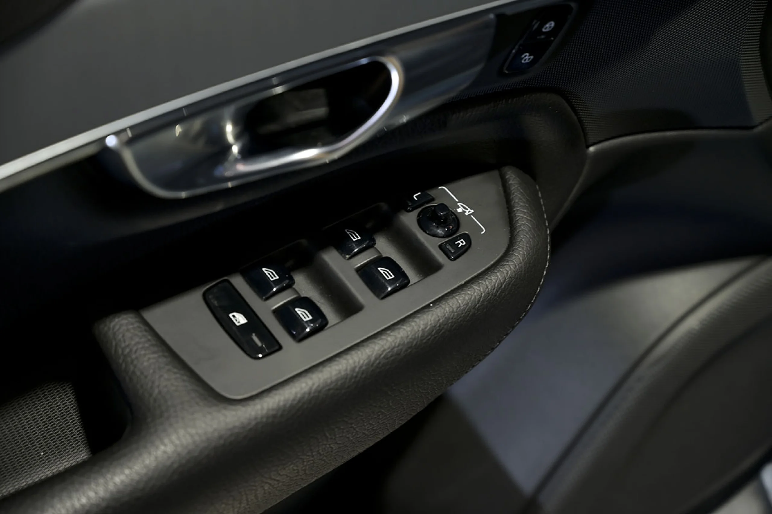 Volvo XC 90 XC90 2.0 B5 D AWD Momentum Pro Auto - Foto 25