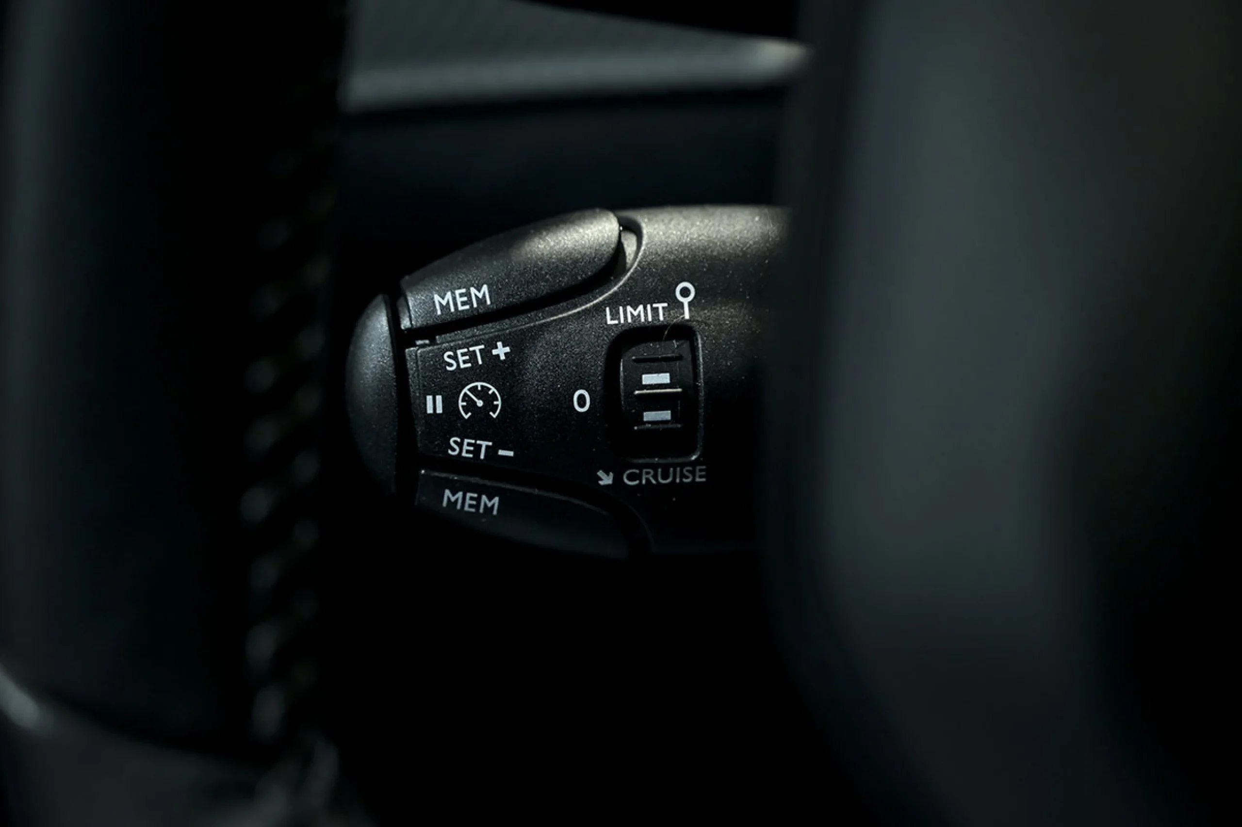 Peugeot 208 BlueHDi 73kW 100CV Allure - Foto 24