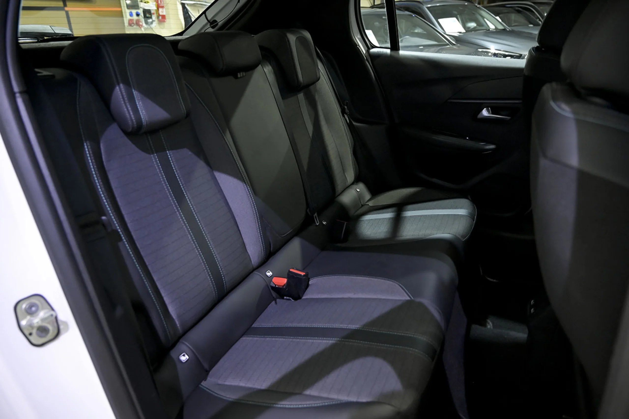 Peugeot 208 BlueHDi 73kW 100CV Allure - Foto 27