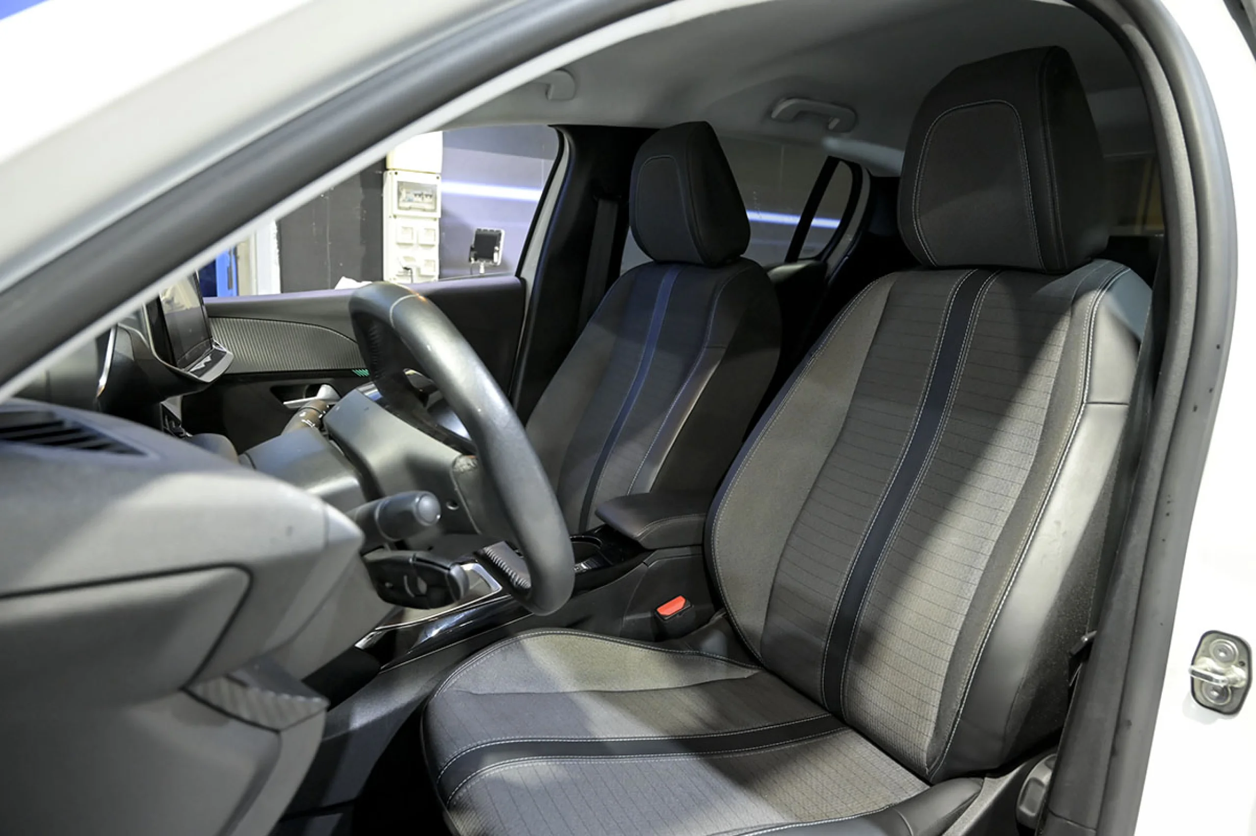 Peugeot 208 BlueHDi 73kW 100CV Allure - Foto 10