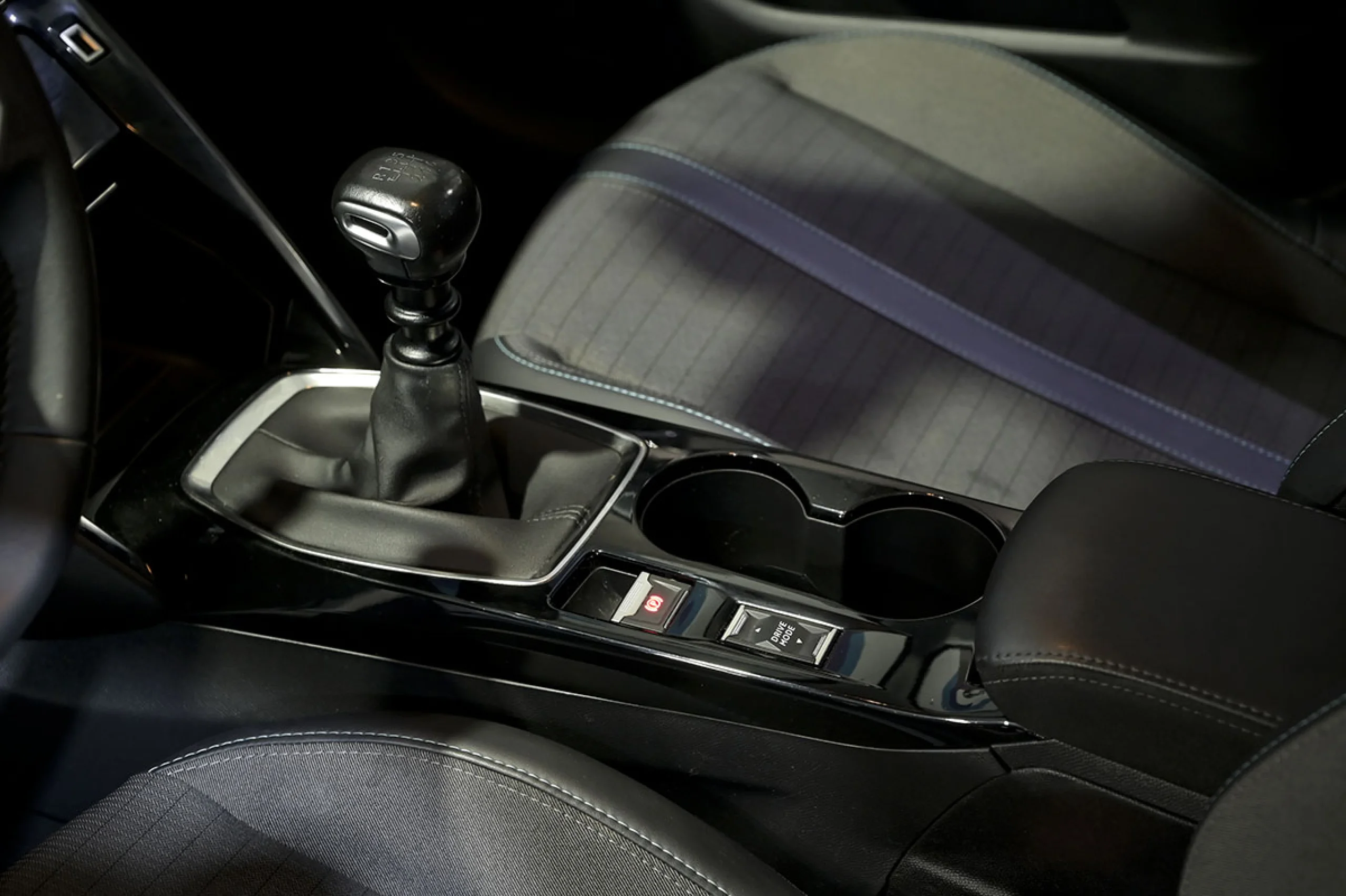 Peugeot 208 BlueHDi 73kW 100CV Allure - Foto 21