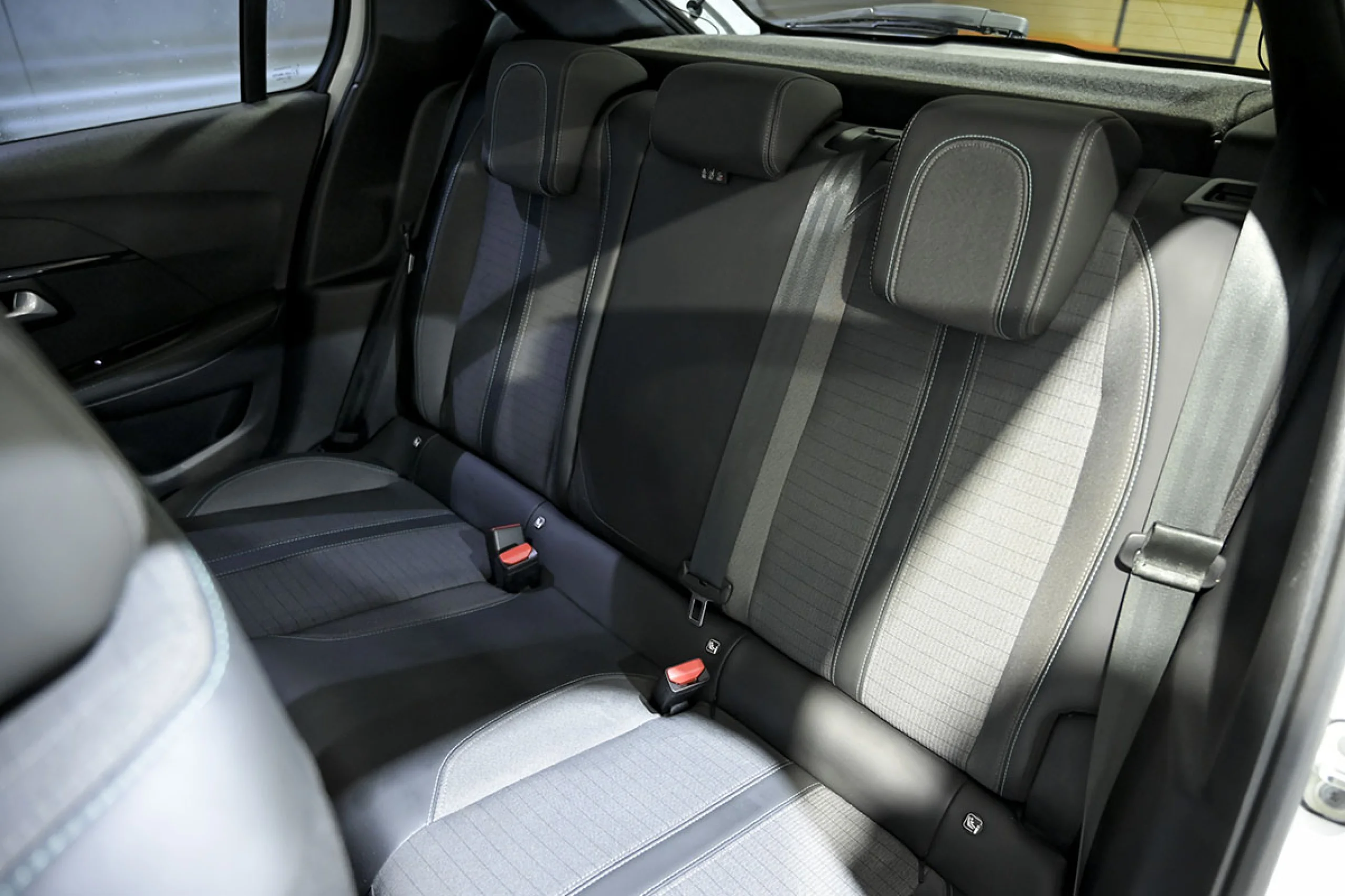 Peugeot 208 BlueHDi 73kW 100CV Allure - Foto 12