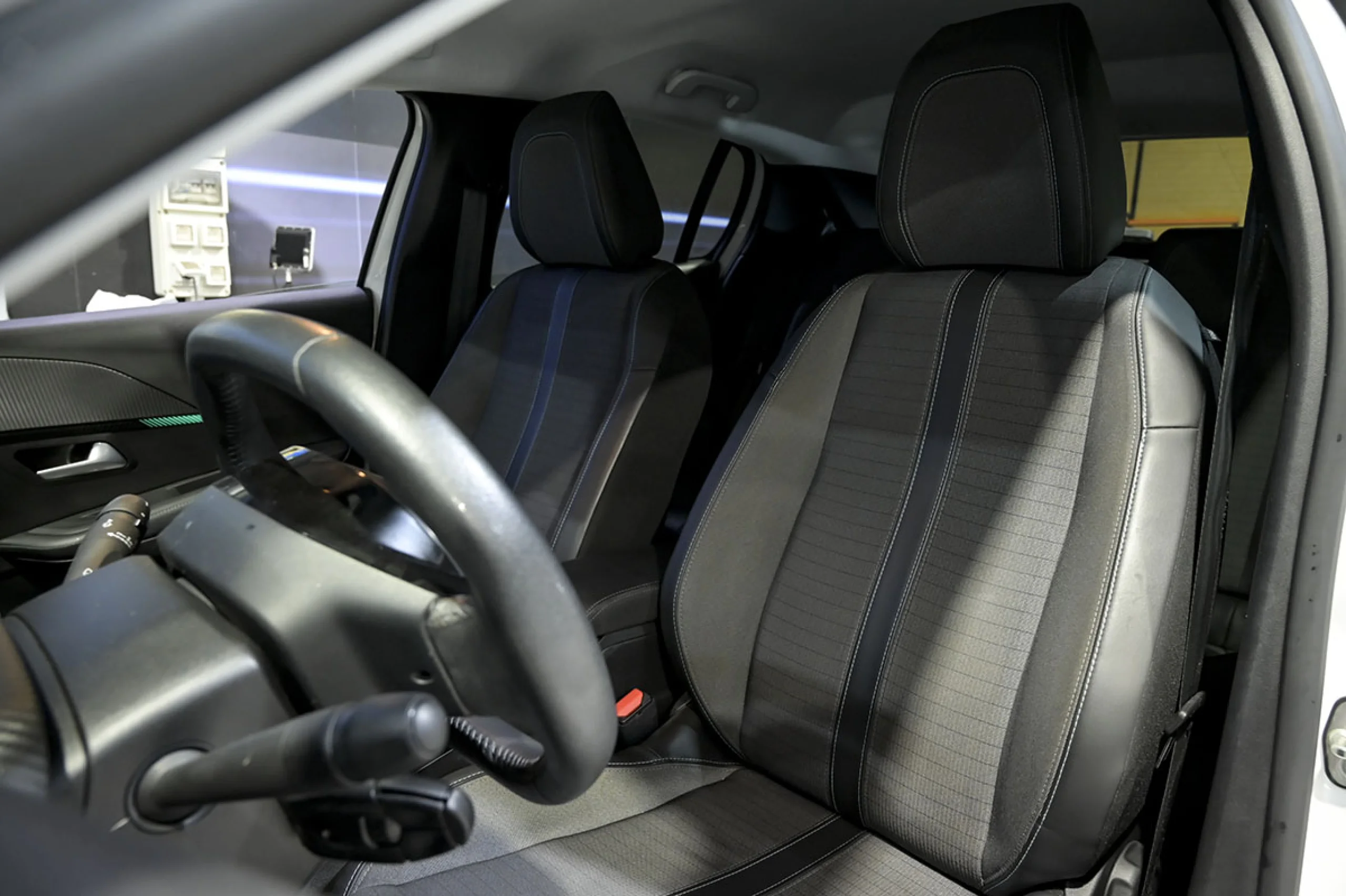 Peugeot 208 BlueHDi 73kW 100CV Allure - Foto 14