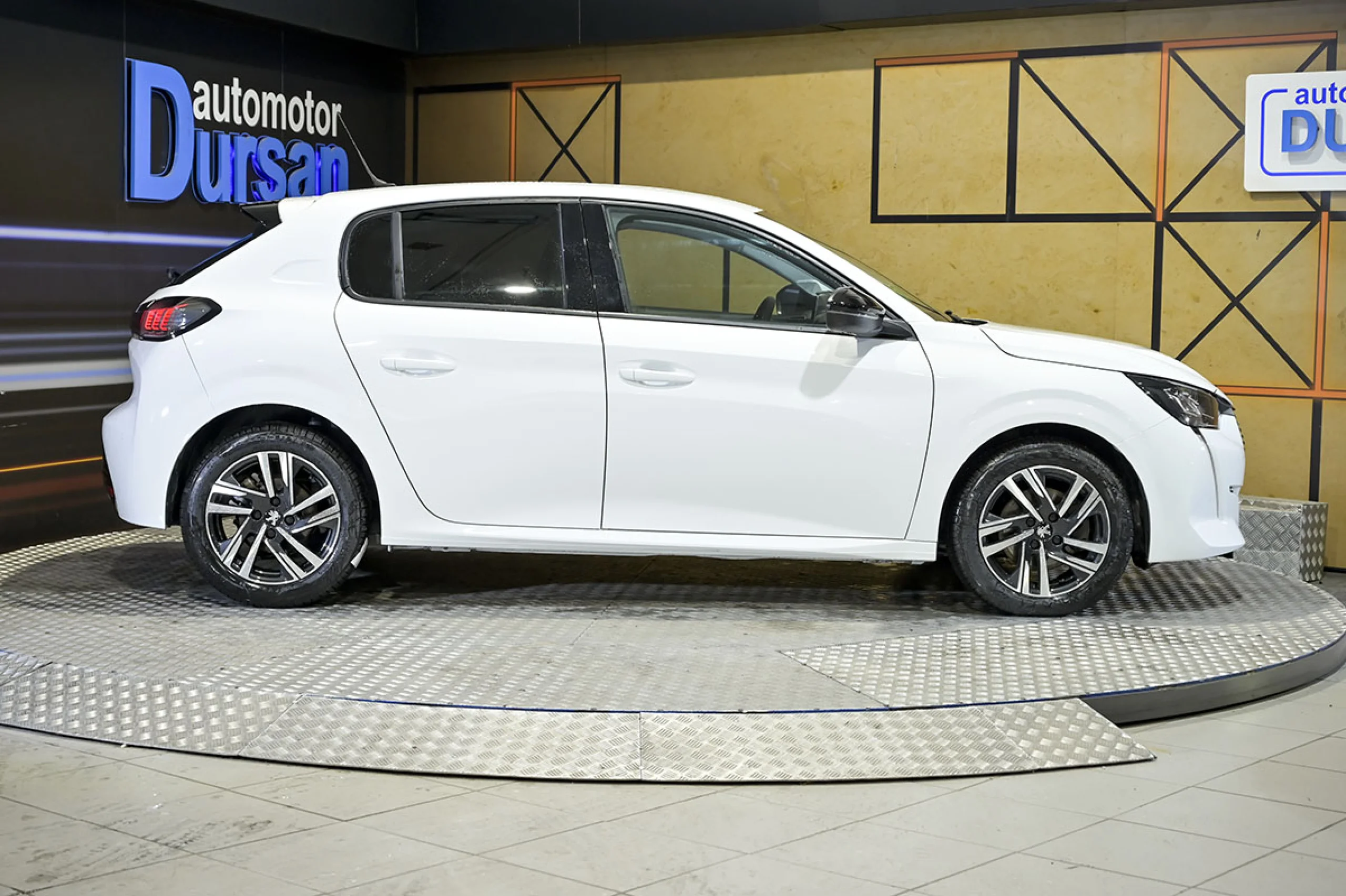 Peugeot 208 BlueHDi 73kW 100CV Allure - Foto 29