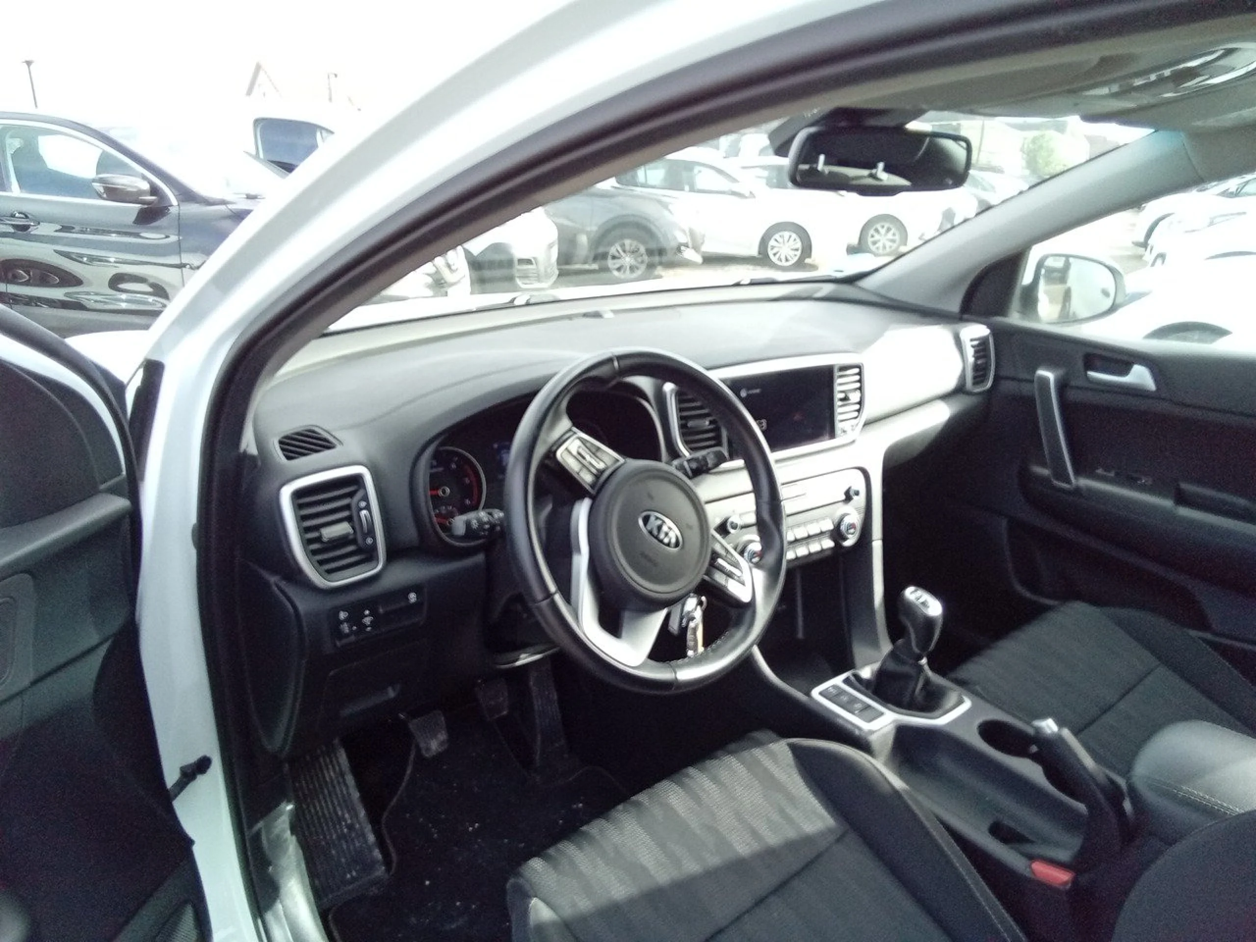 Kia Sportage 1.6 MHEV Business 100kW (136CV) 4x4 - Foto 7