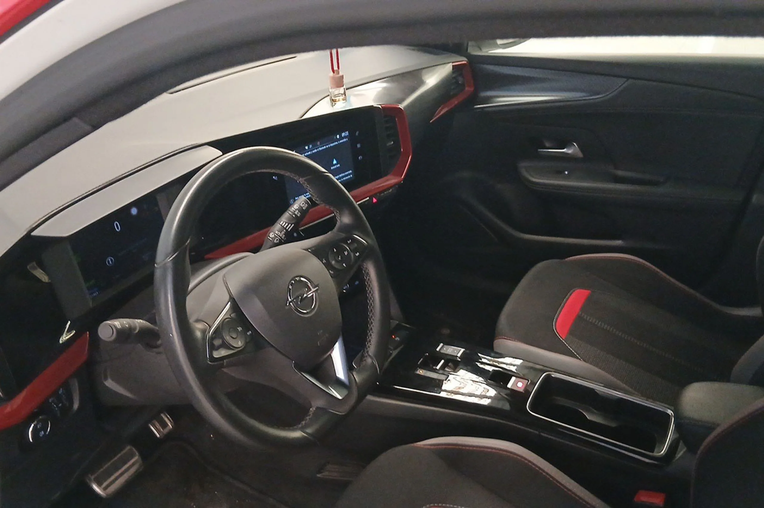 Opel Mokka e BEV 50kWh 100kW 136CV GSe - Foto 6