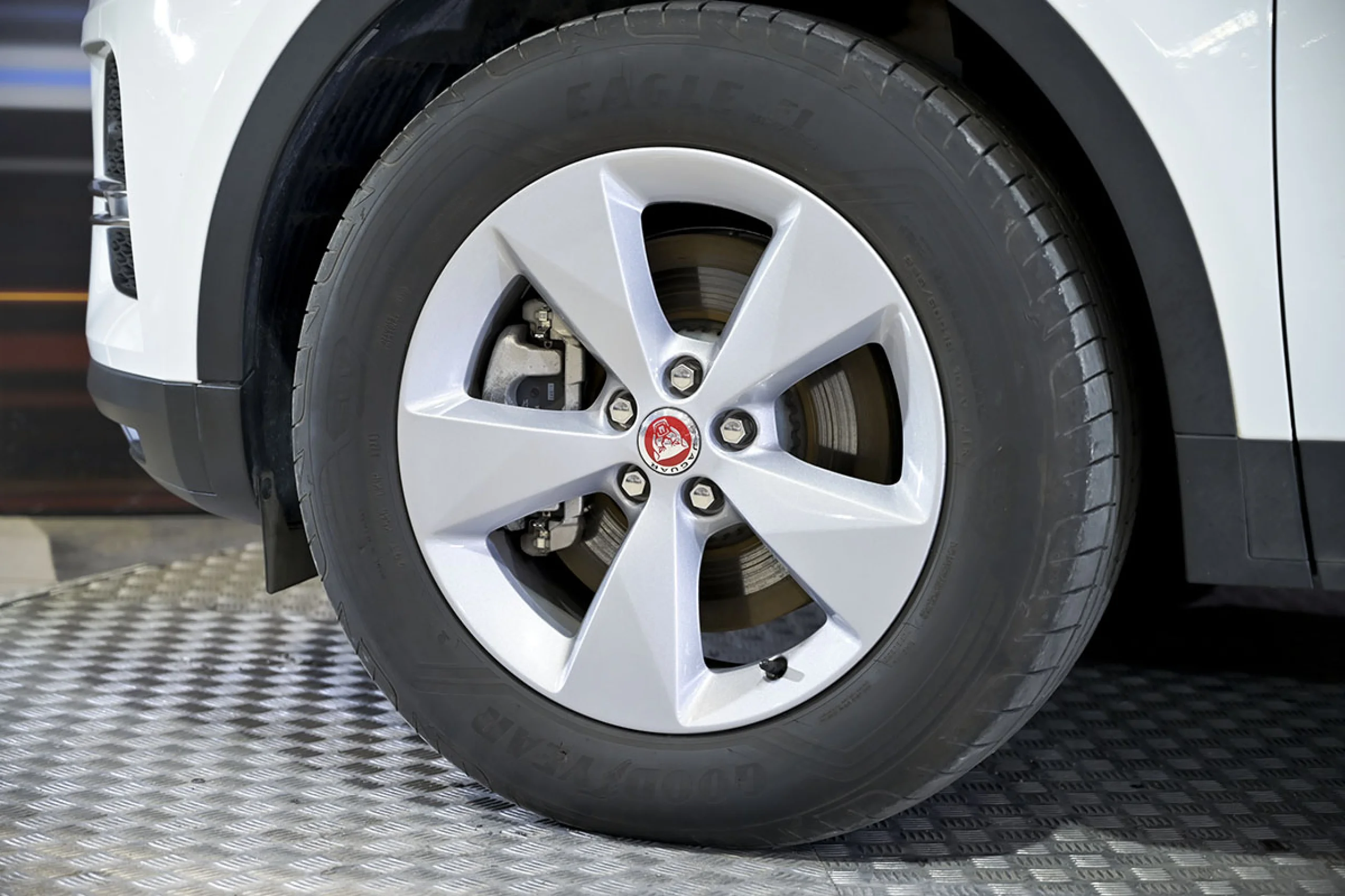 Jaguar E-Pace 2.0D 163PS MHEV S 4WD Auto - Foto 14