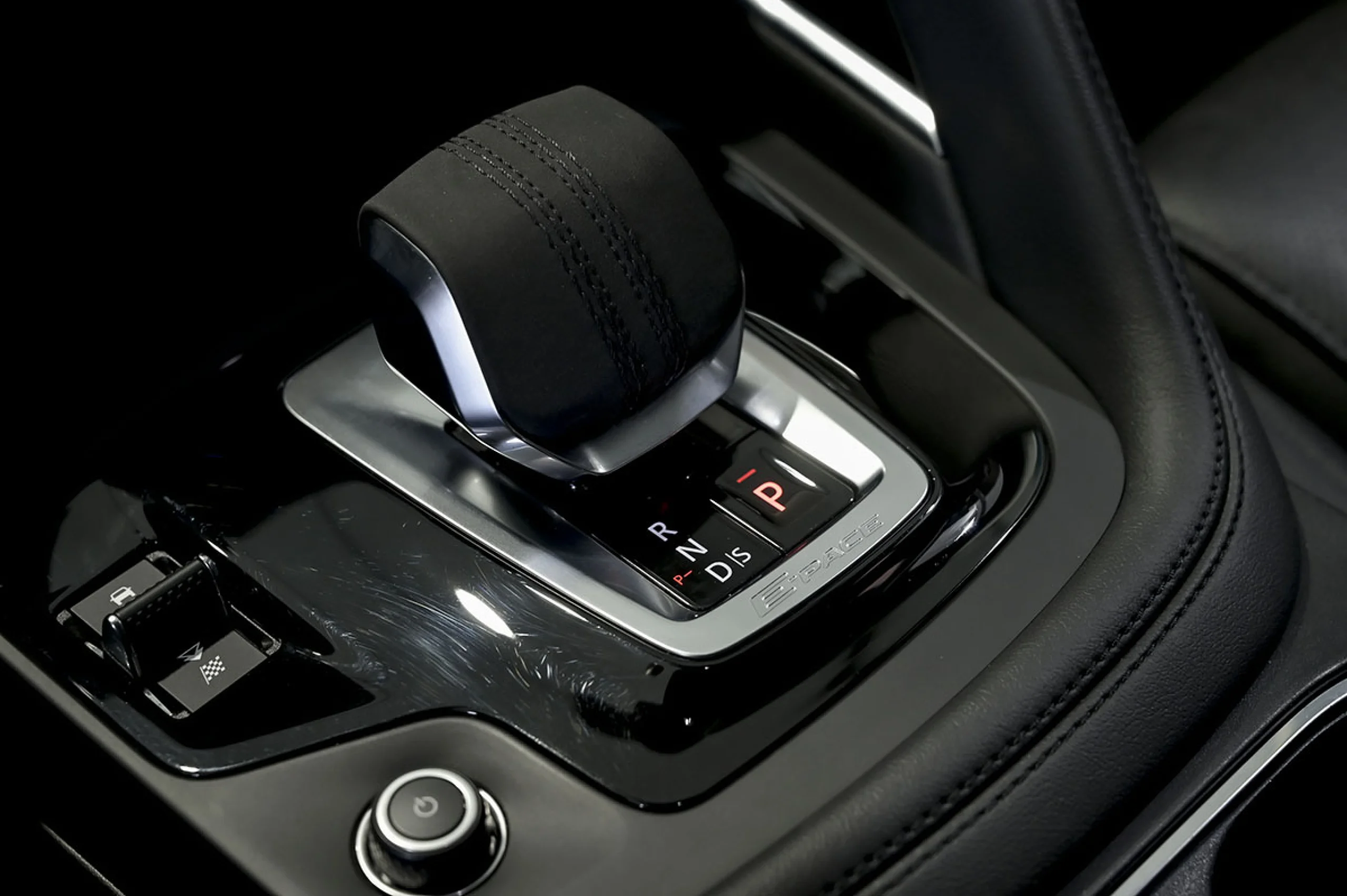 Jaguar E-Pace 2.0D 163PS MHEV S 4WD Auto - Foto 43