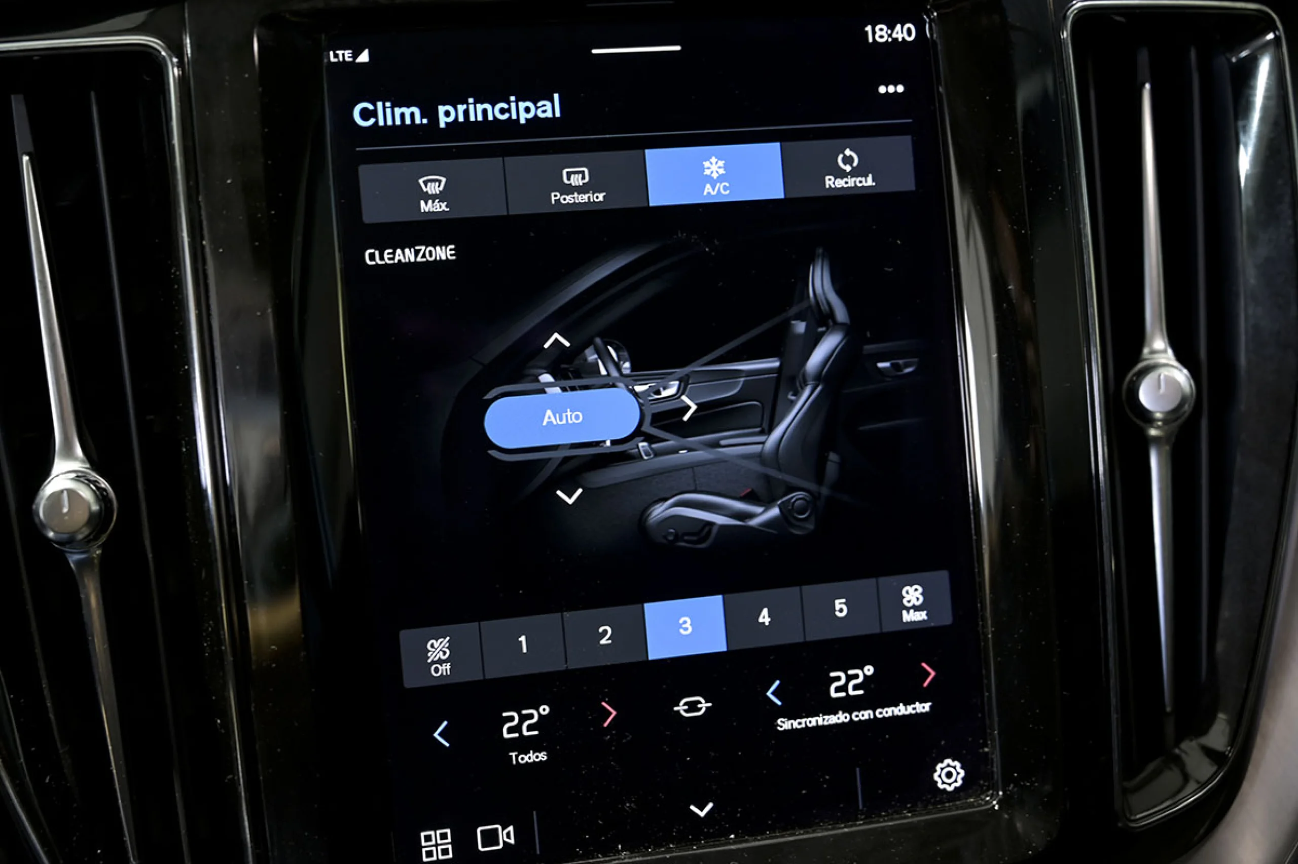 Volvo XC 60 XC60 2.0 B4 D Momentum Pro Auto - Foto 29