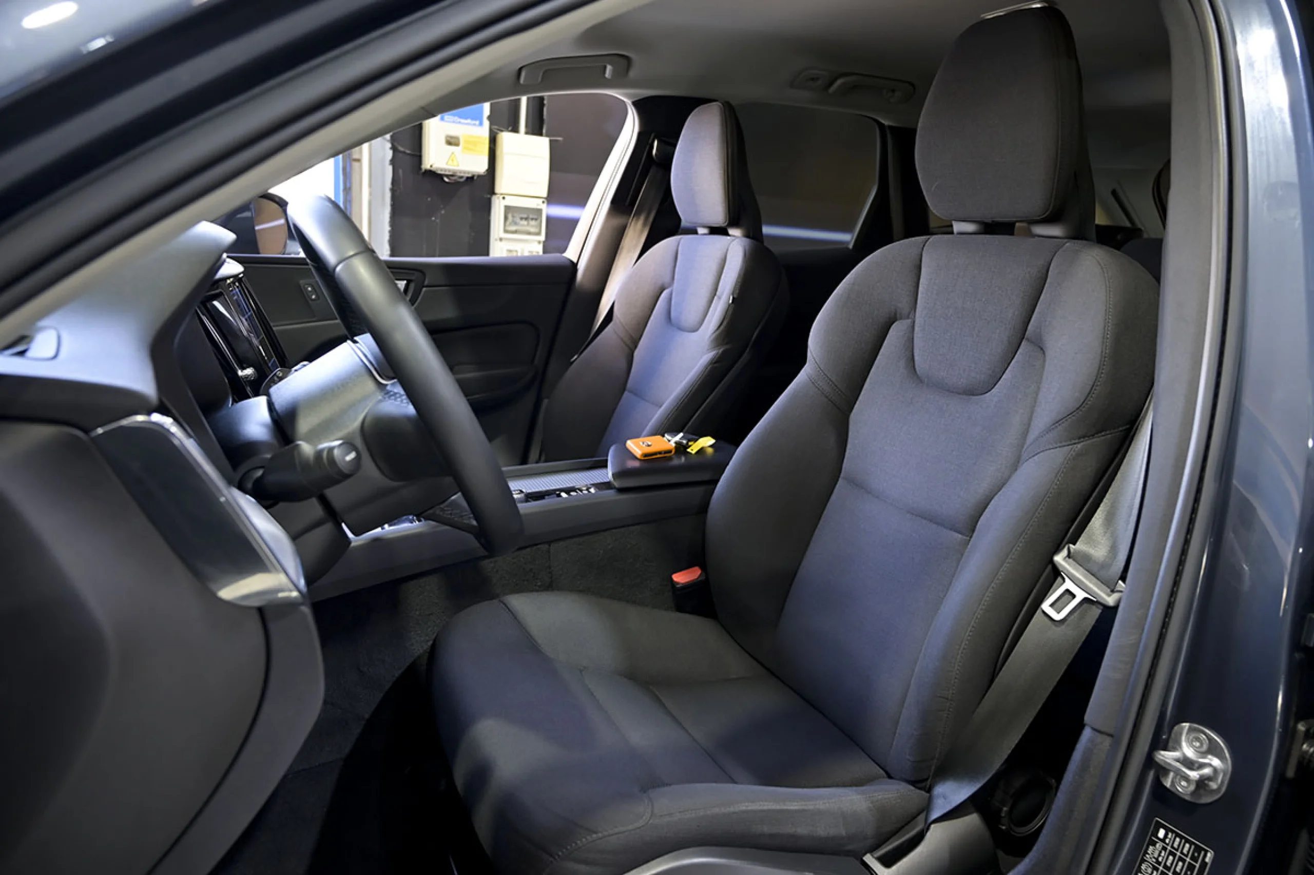 Volvo XC 60 XC60 2.0 B4 D Momentum Pro Auto - Foto 24