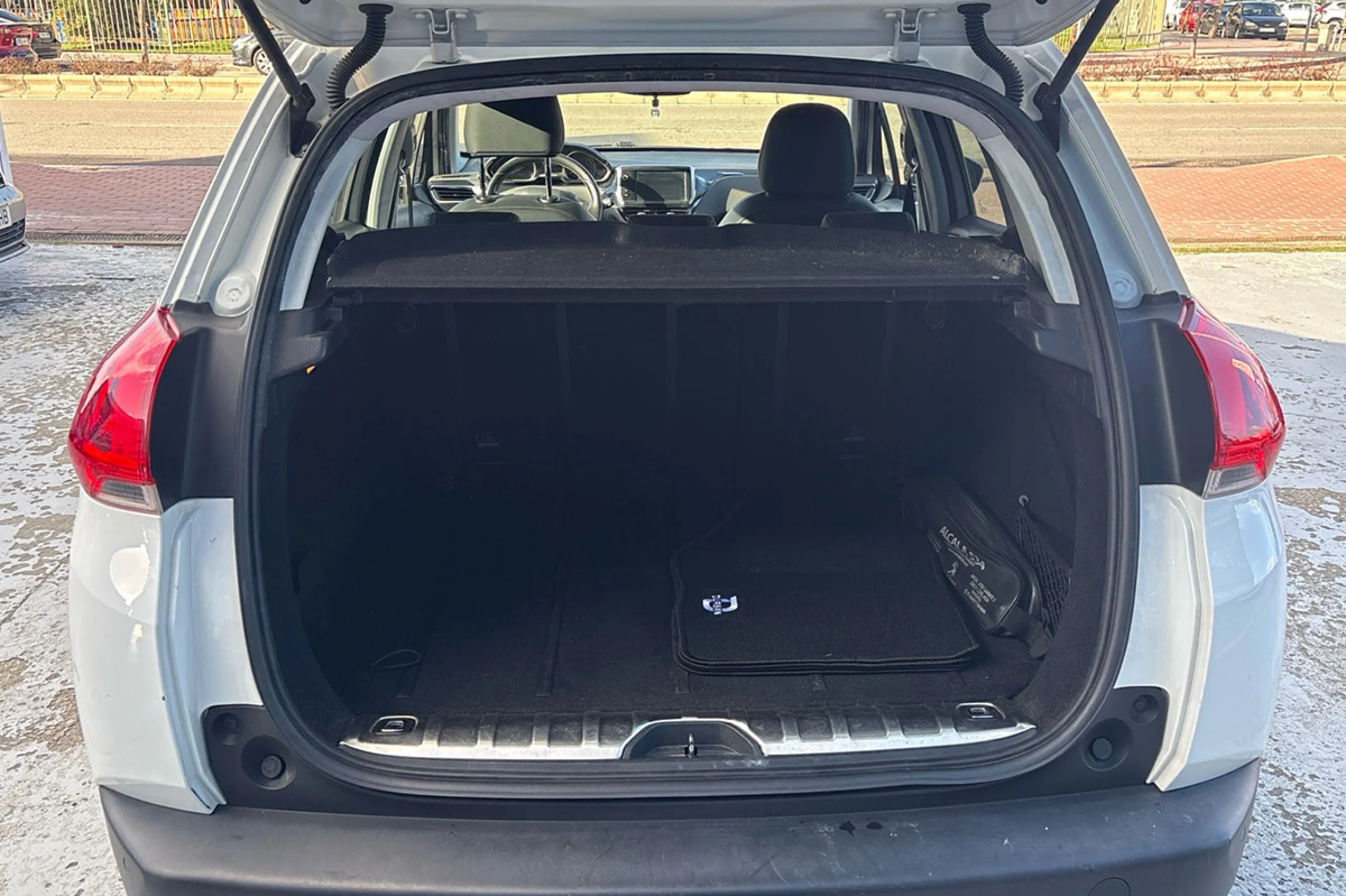 Peugeot 2008 Allure 1.6 eHDi 92 - Foto 10