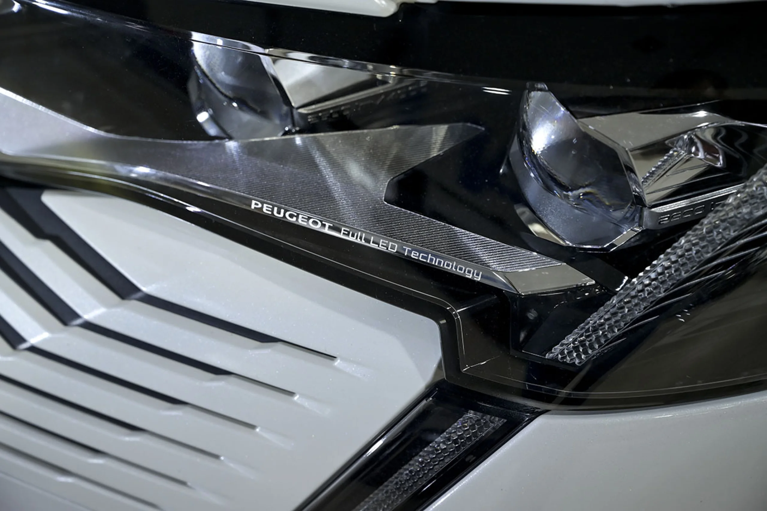 Peugeot 3008 1.5 BlueHDi 96kW 130CV SS GT - Foto 38