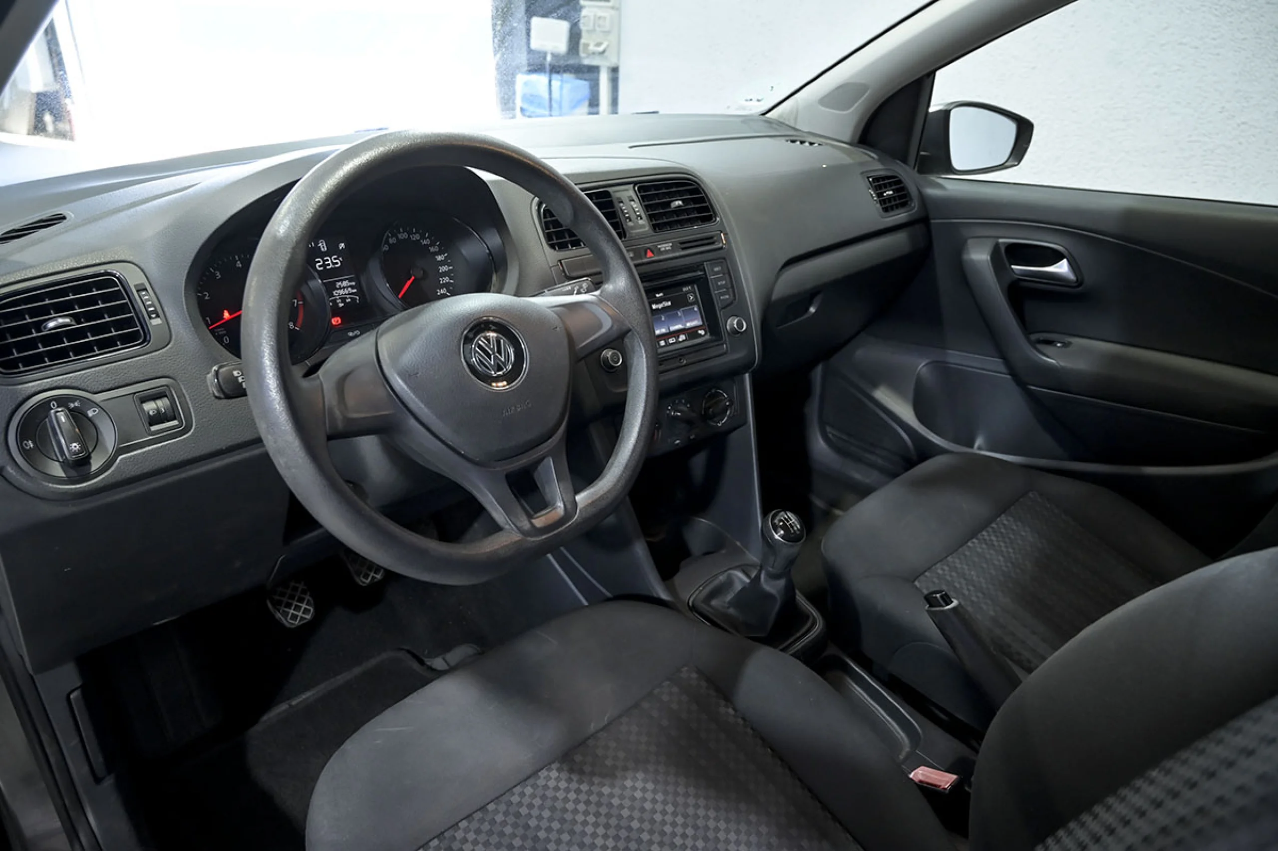 Volkswagen Polo Edition 1.0 60CV BMT - Foto 6