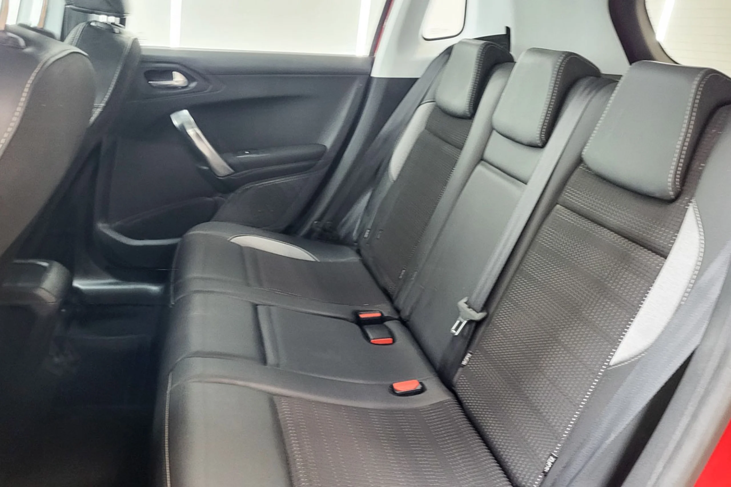 Peugeot 2008 Allure BlueHDi 120 SS EAT6 - Foto 13