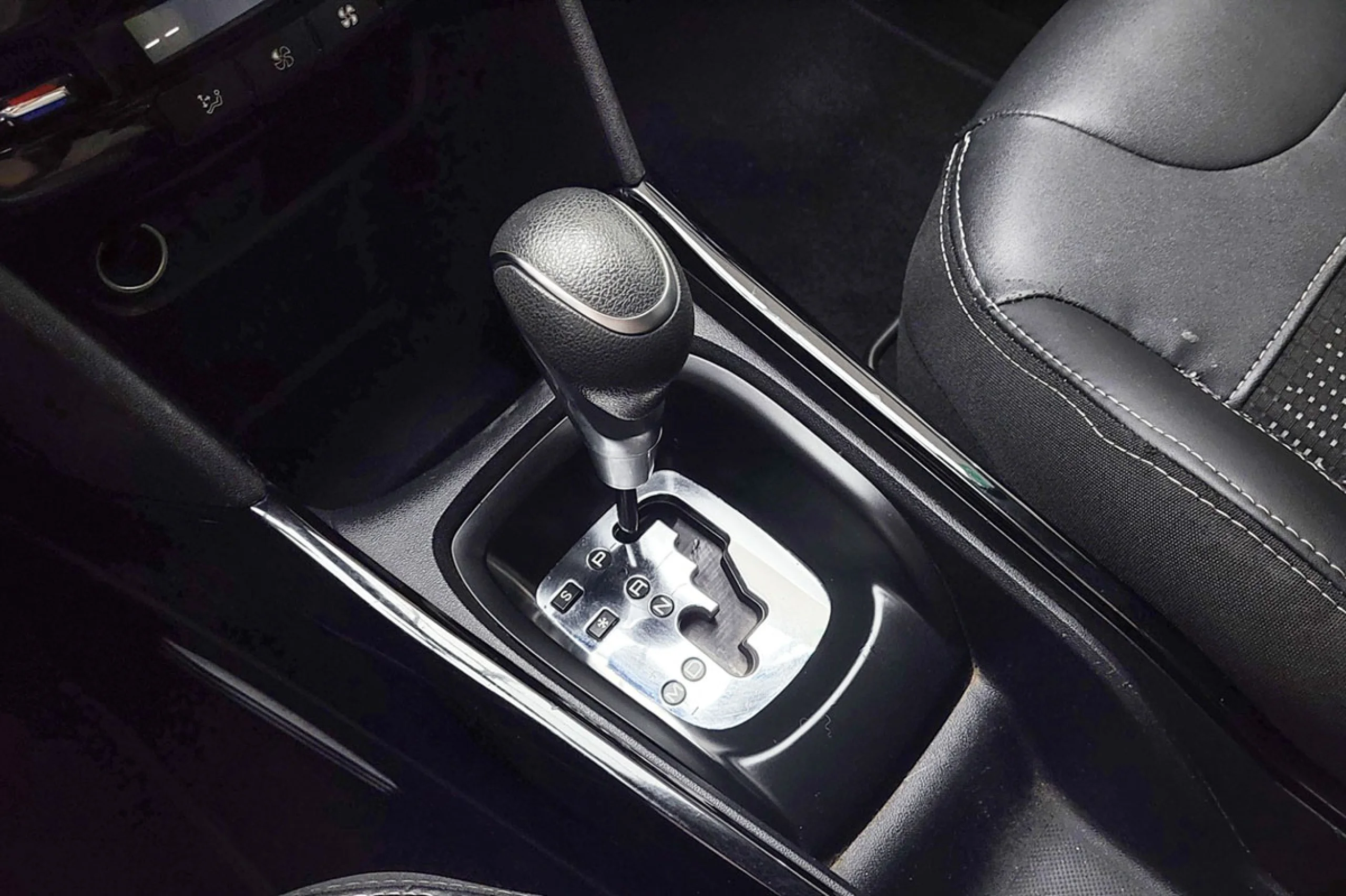 Peugeot 2008 Allure BlueHDi 120 SS EAT6 - Foto 17