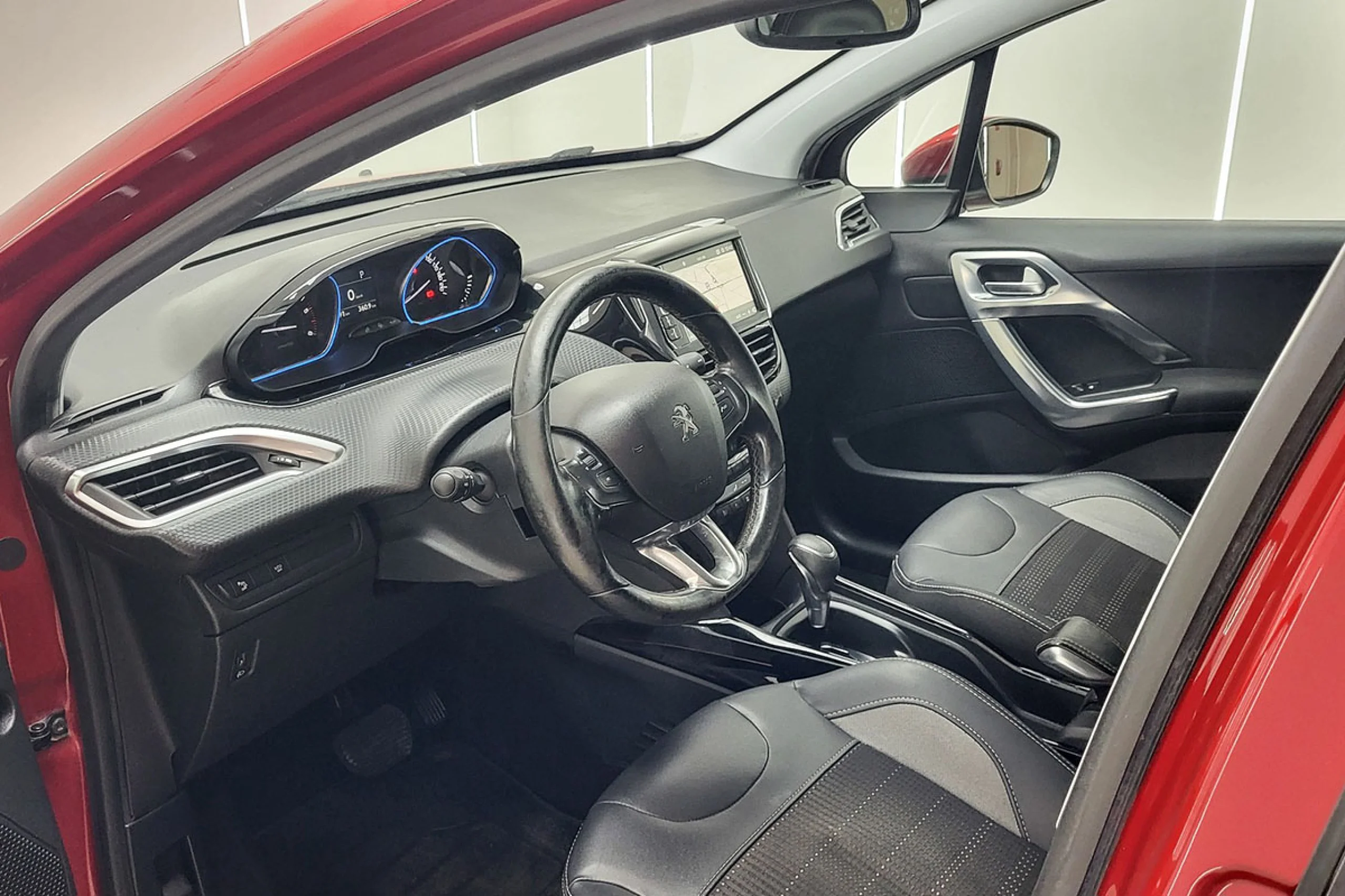 Peugeot 2008 Allure BlueHDi 120 SS EAT6 - Foto 6