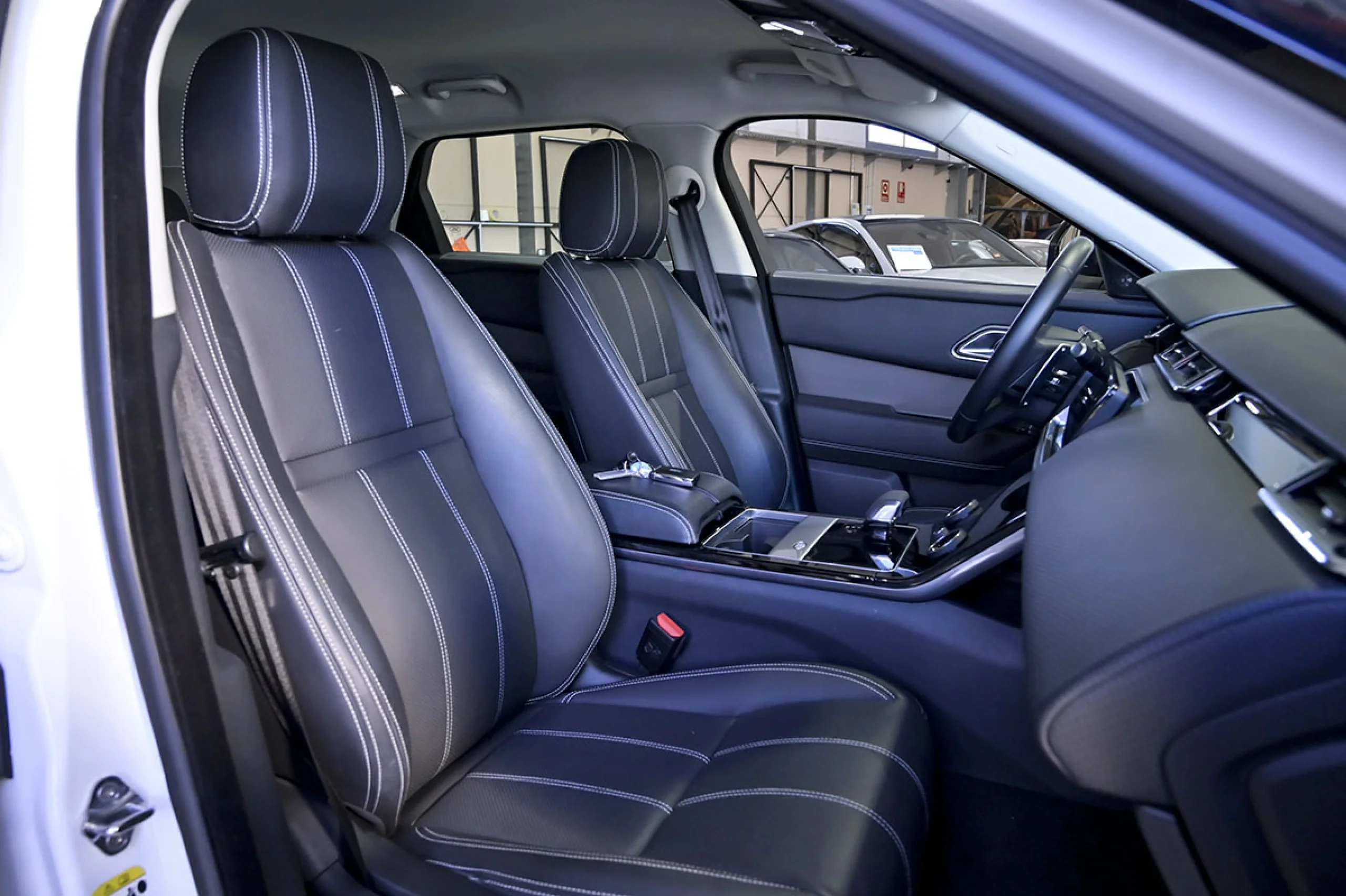 Land Rover Range Rover Velar 2.0D I4 150kW 204CV S 4WD Auto - Foto 30